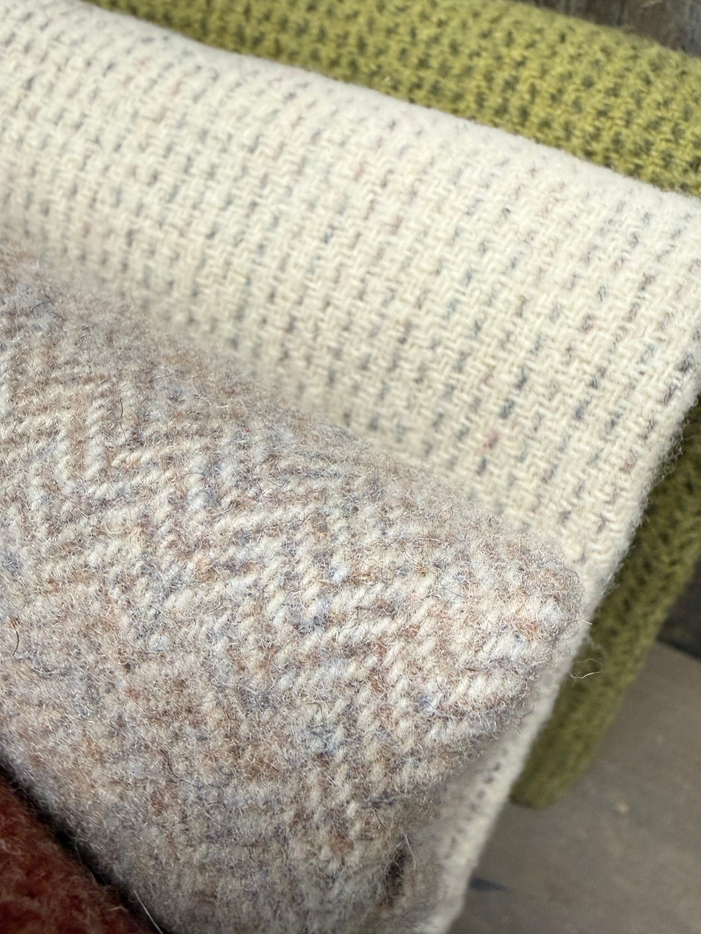 Wool Bundle, Unwashed, COUNTRY CHRISTMAS
