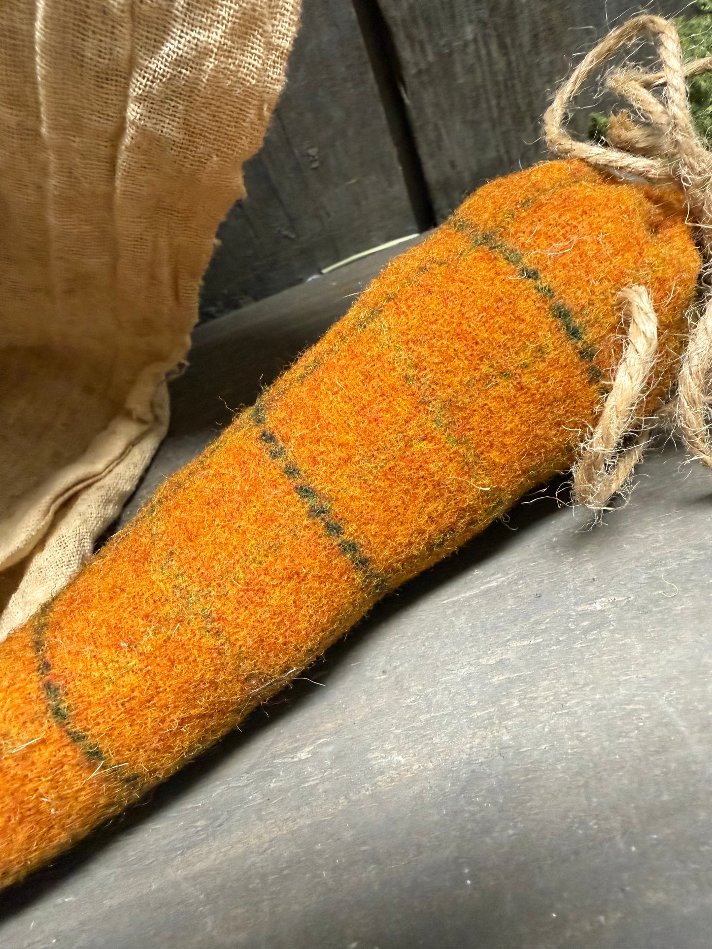 CARROT, 17", Wool