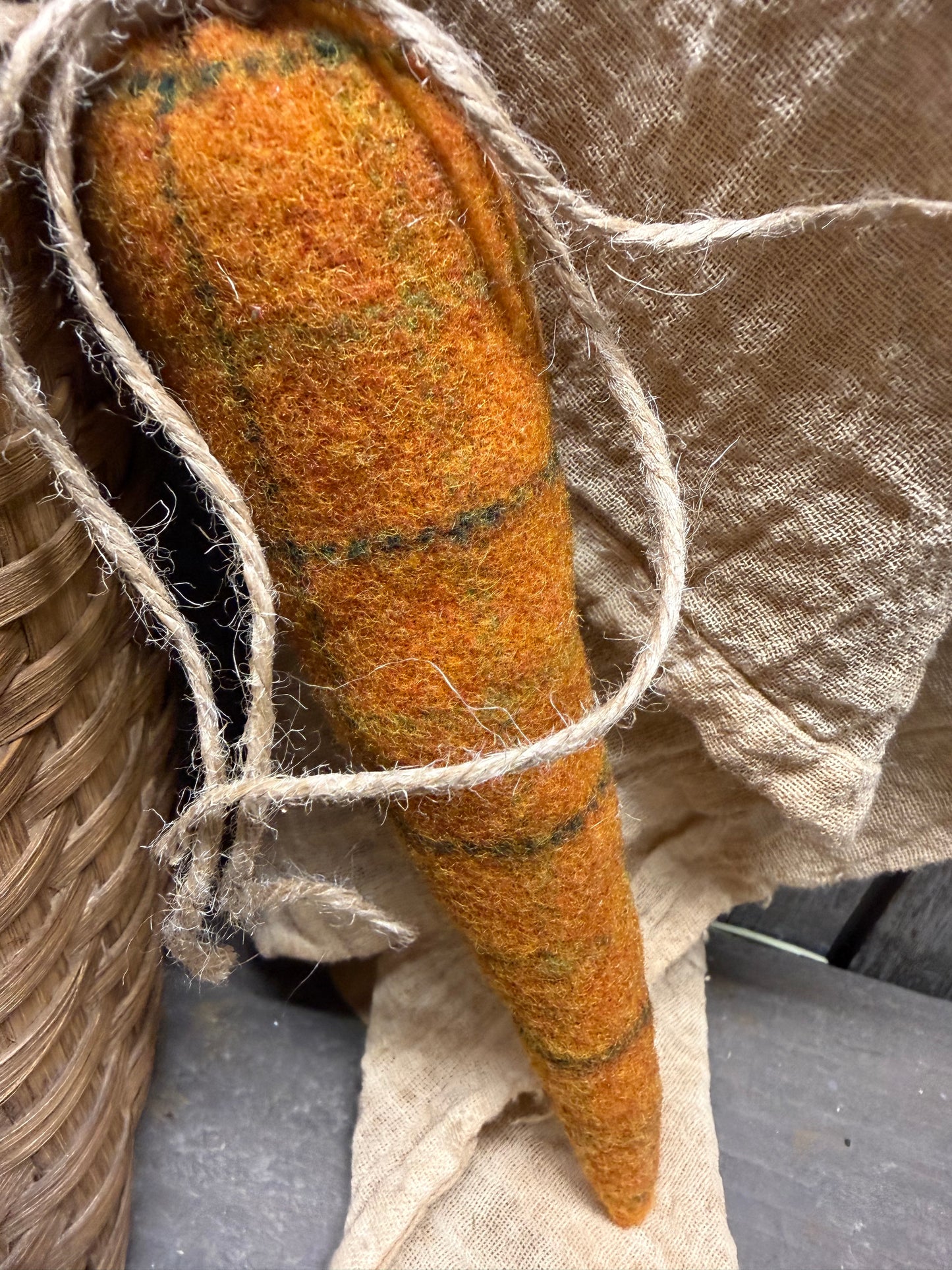 CARROT, 14", Wool