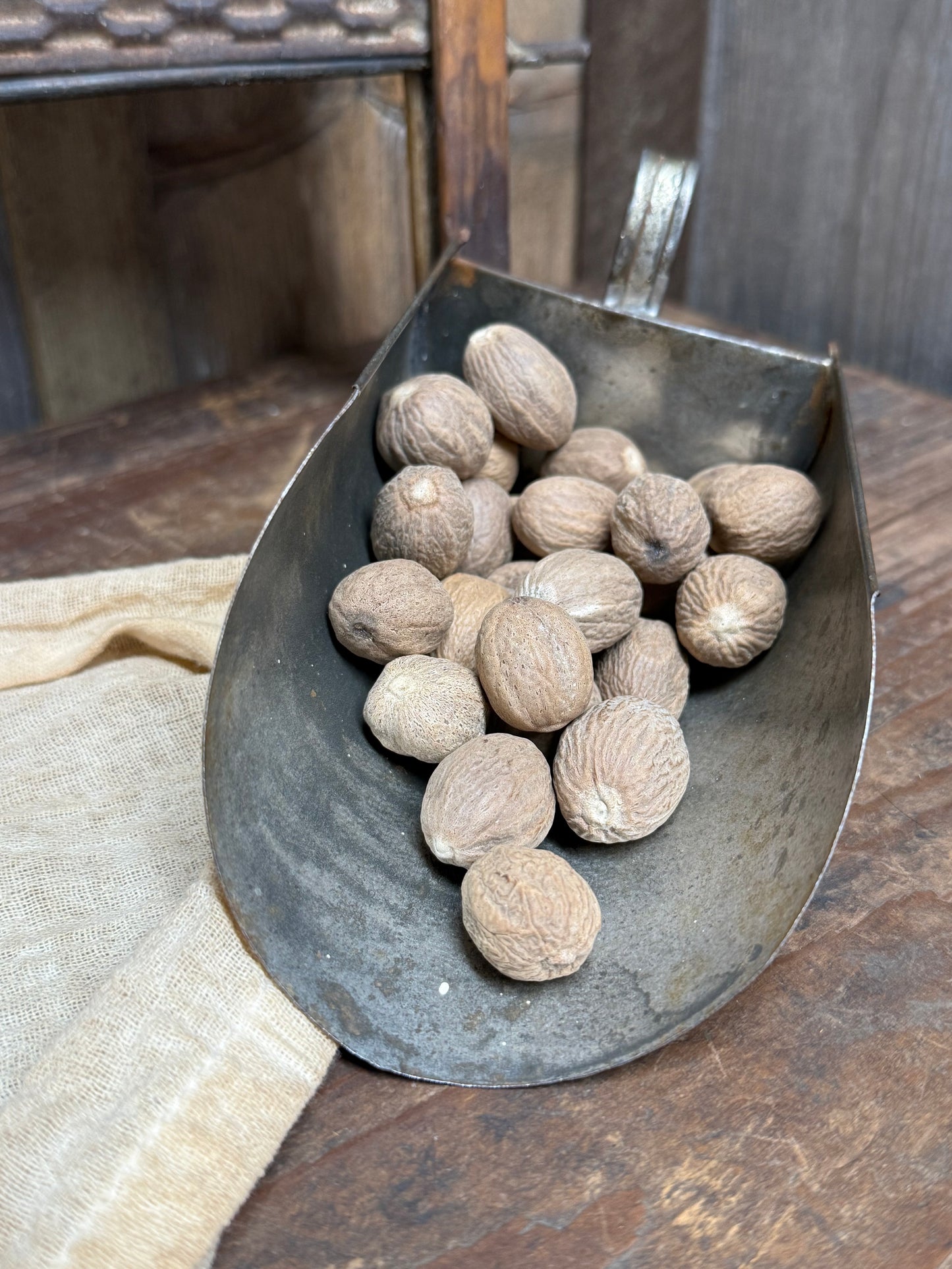 NUTMEG, Whole, 4 Ounce
