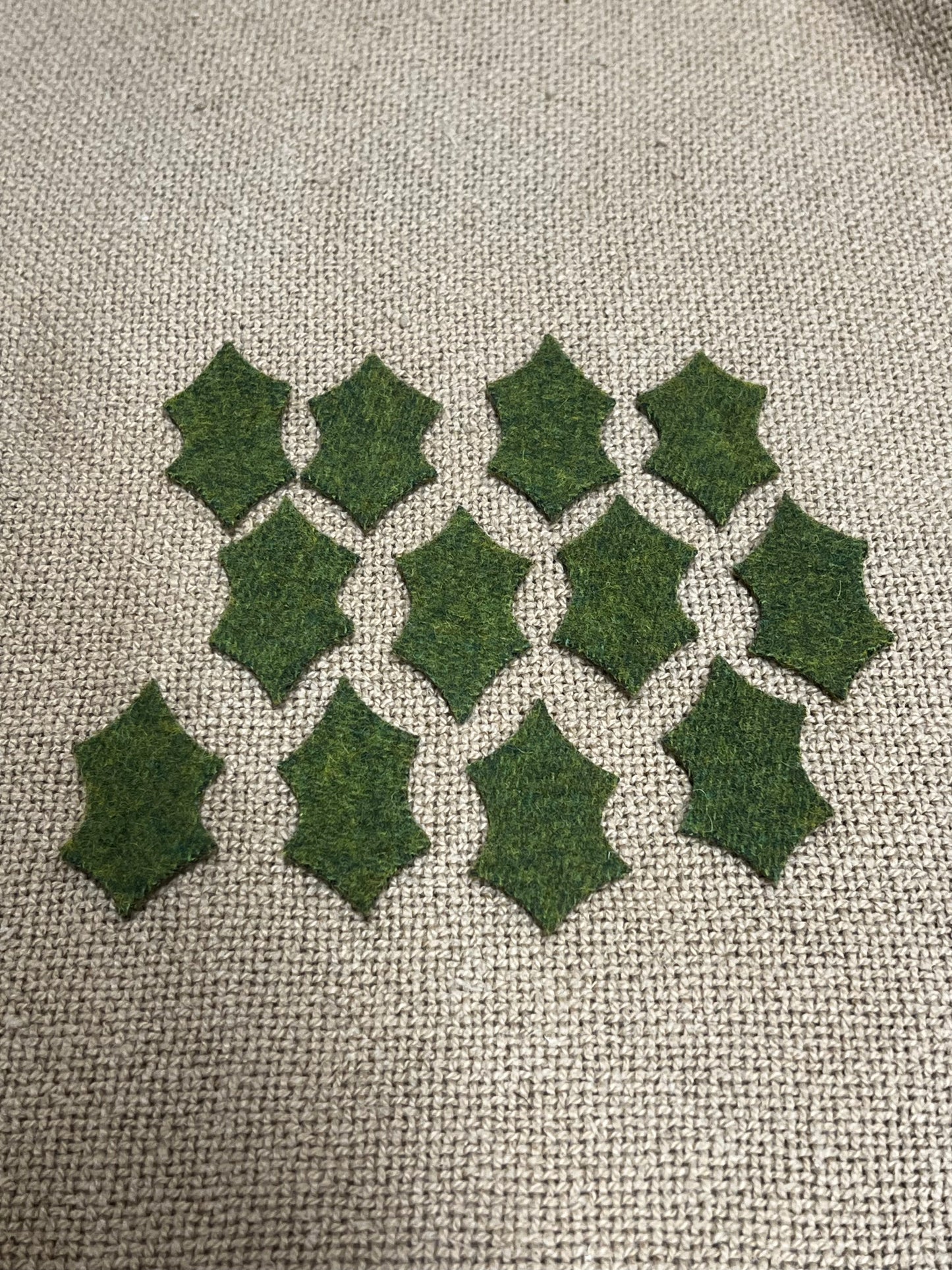 WOOL HOLLY LEAF, Small, 2"x 1"