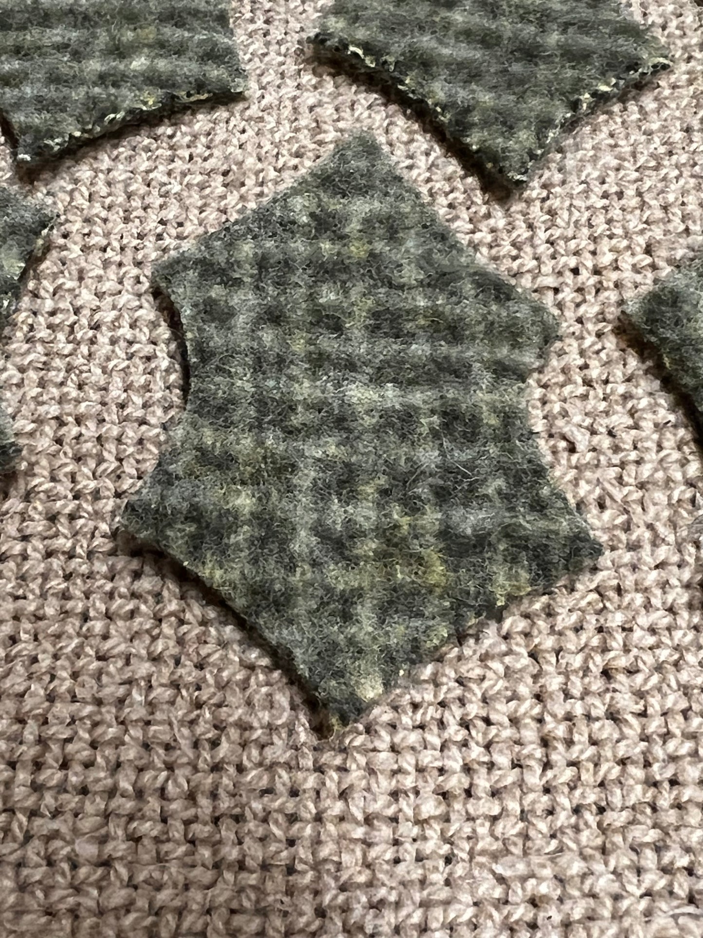 WOOL HOLLY LEAF, Large, 3"x 1.5"