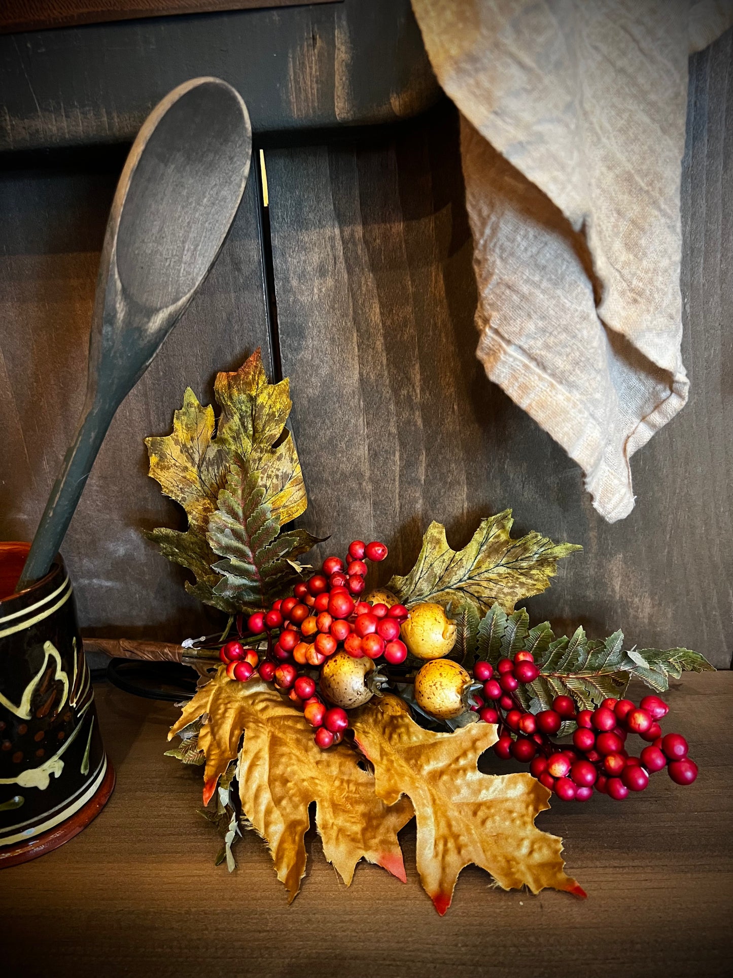 Pick, 15”, OAK LEAVES & BERRIES