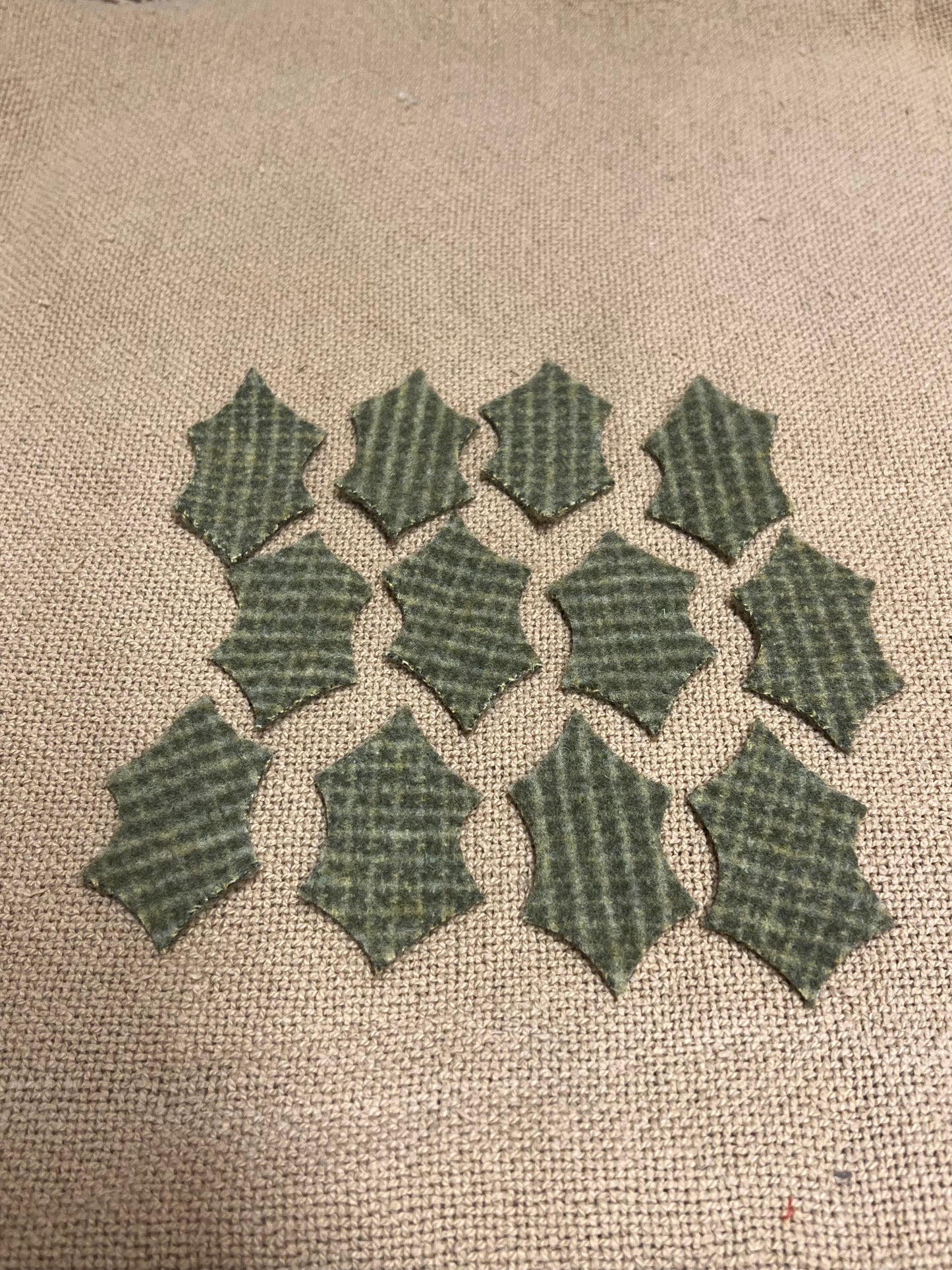 WOOL HOLLY LEAF, Large, 3"x 1.5"