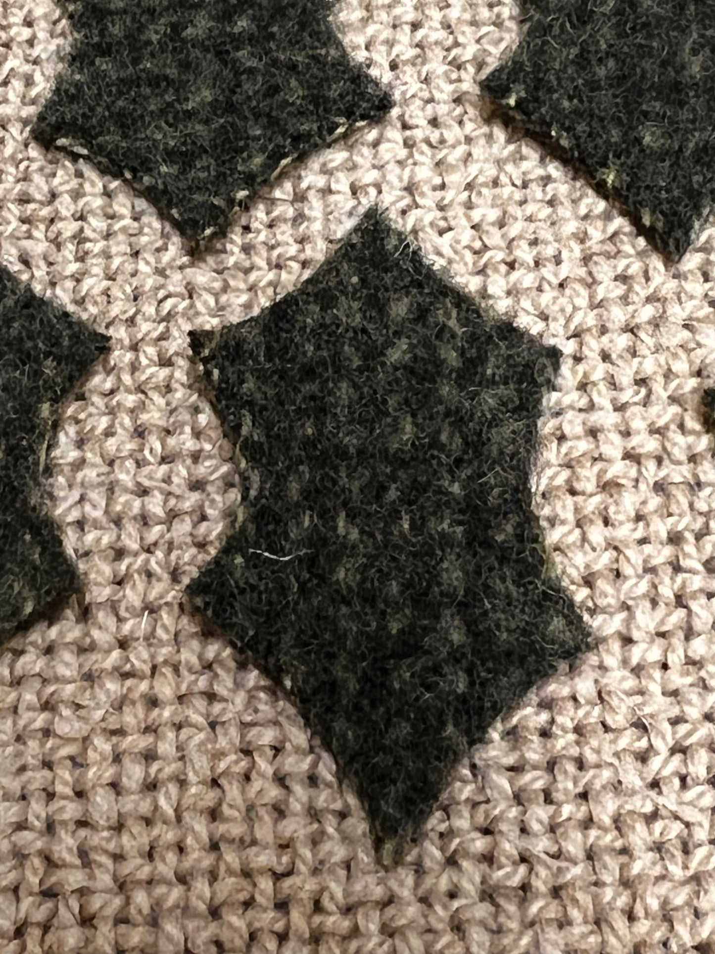 WOOL HOLLY LEAF, Small, 2"x 1"