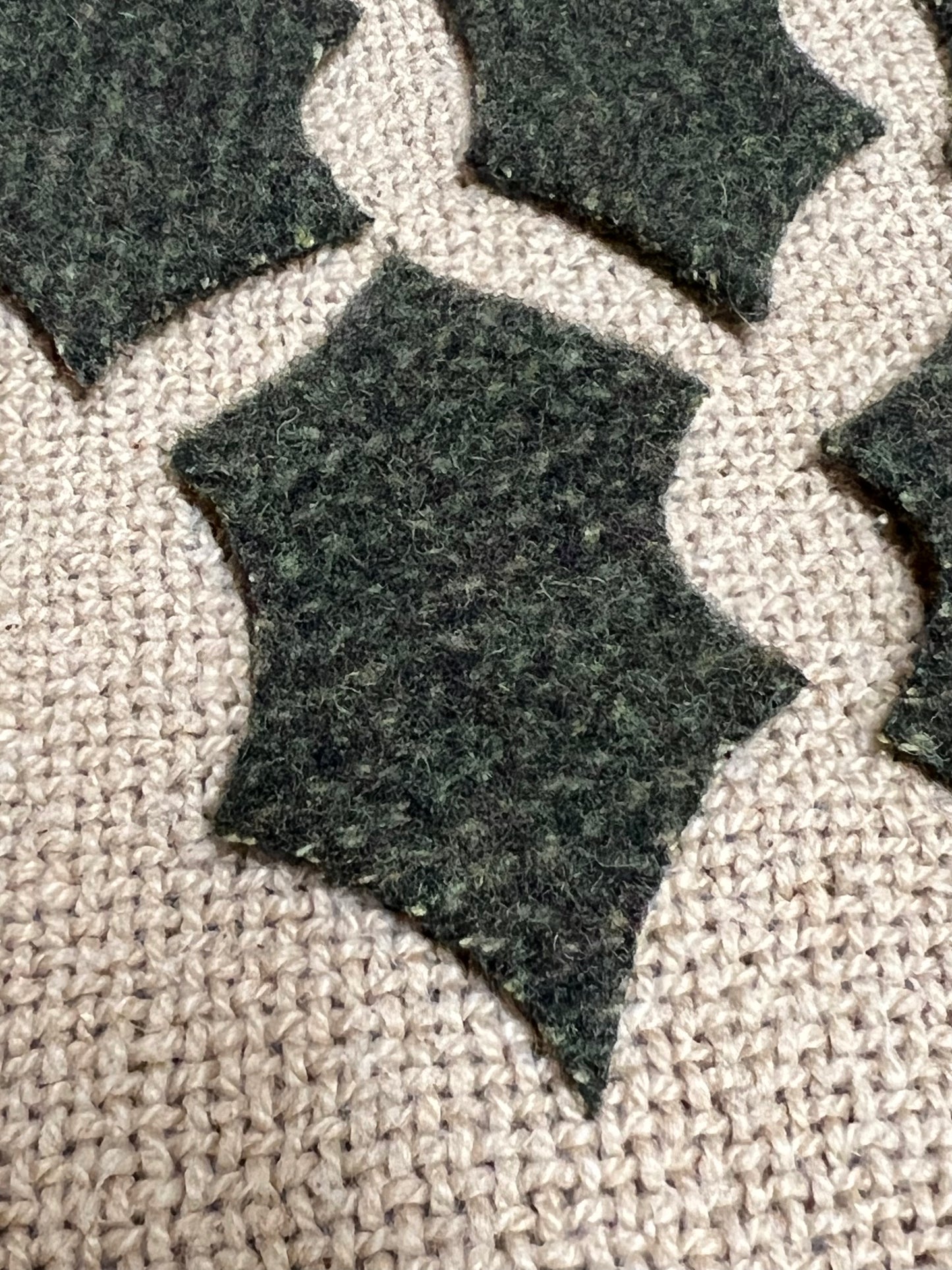 WOOL HOLLY LEAF, Large, 3"x 1.5"
