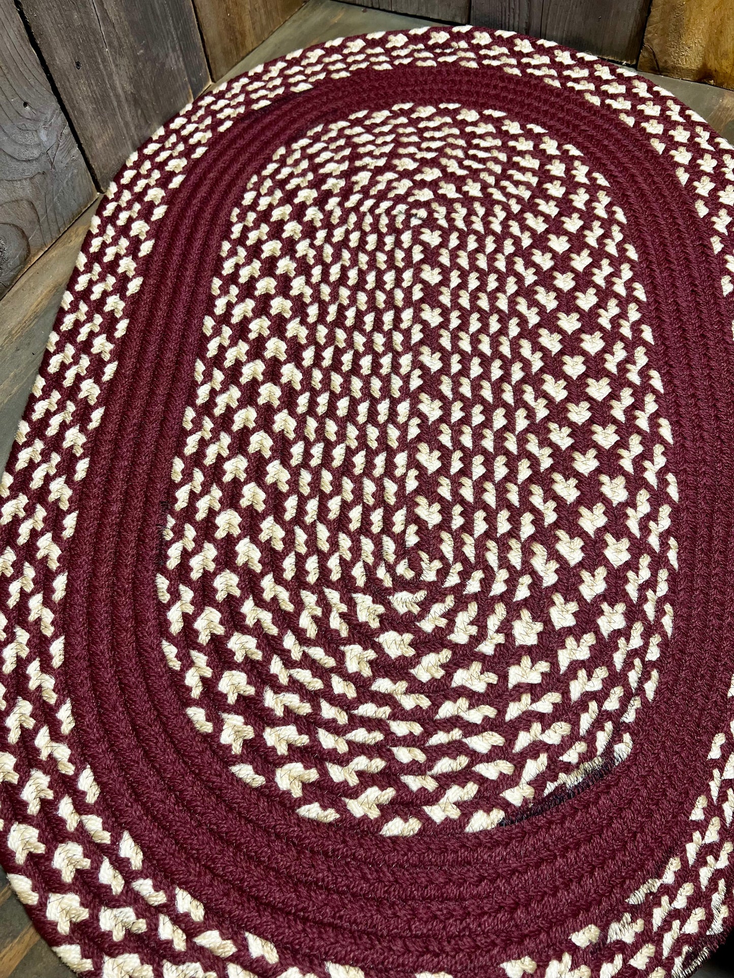 BURGUNDY/CREAMY WHITE/TAN