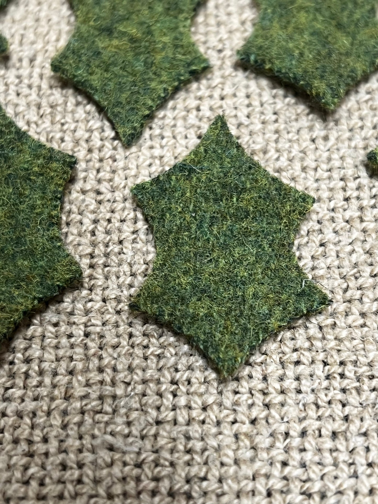 WOOL HOLLY LEAF, Small, 2"x 1"