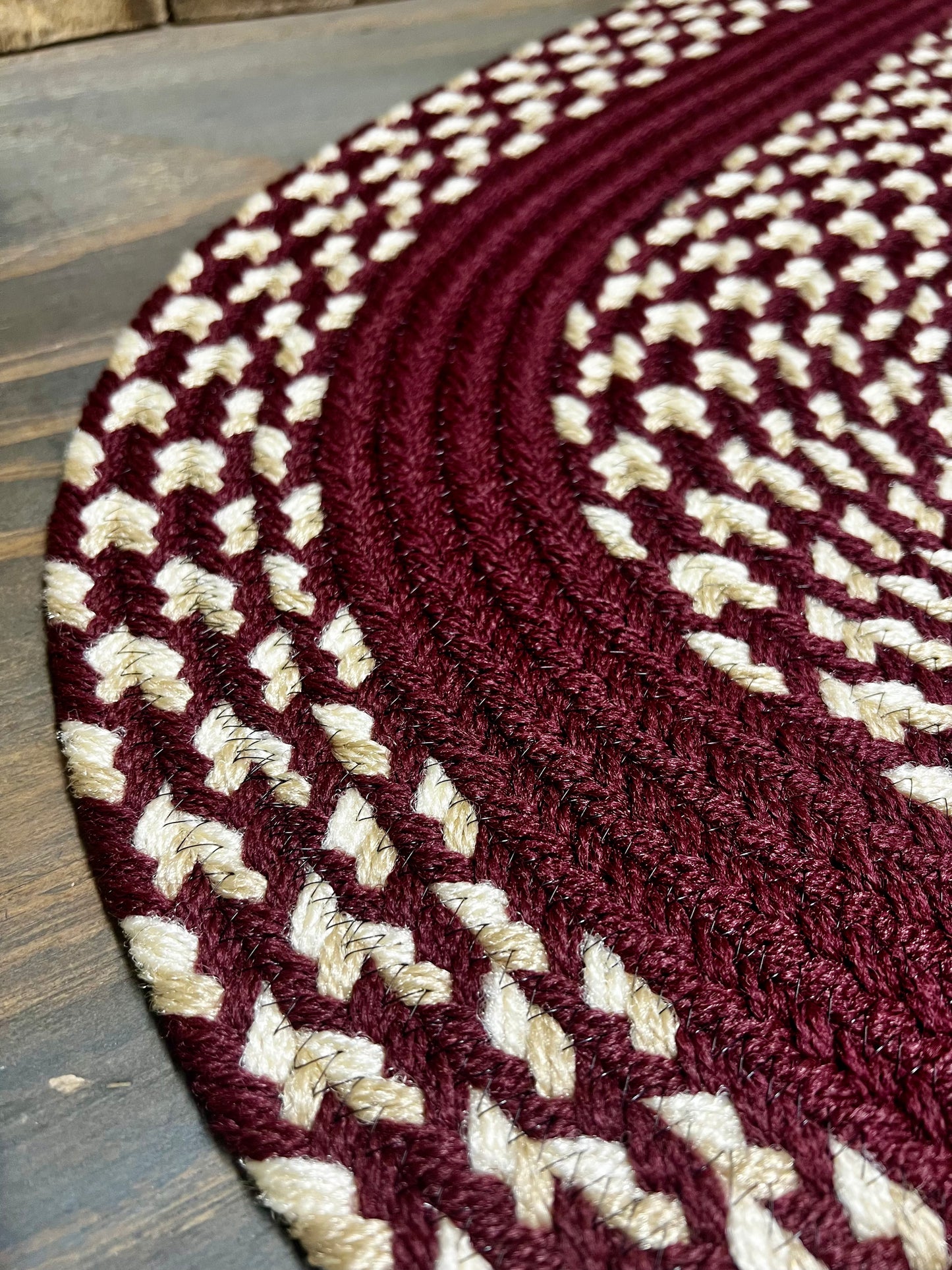BURGUNDY/CREAMY WHITE/TAN