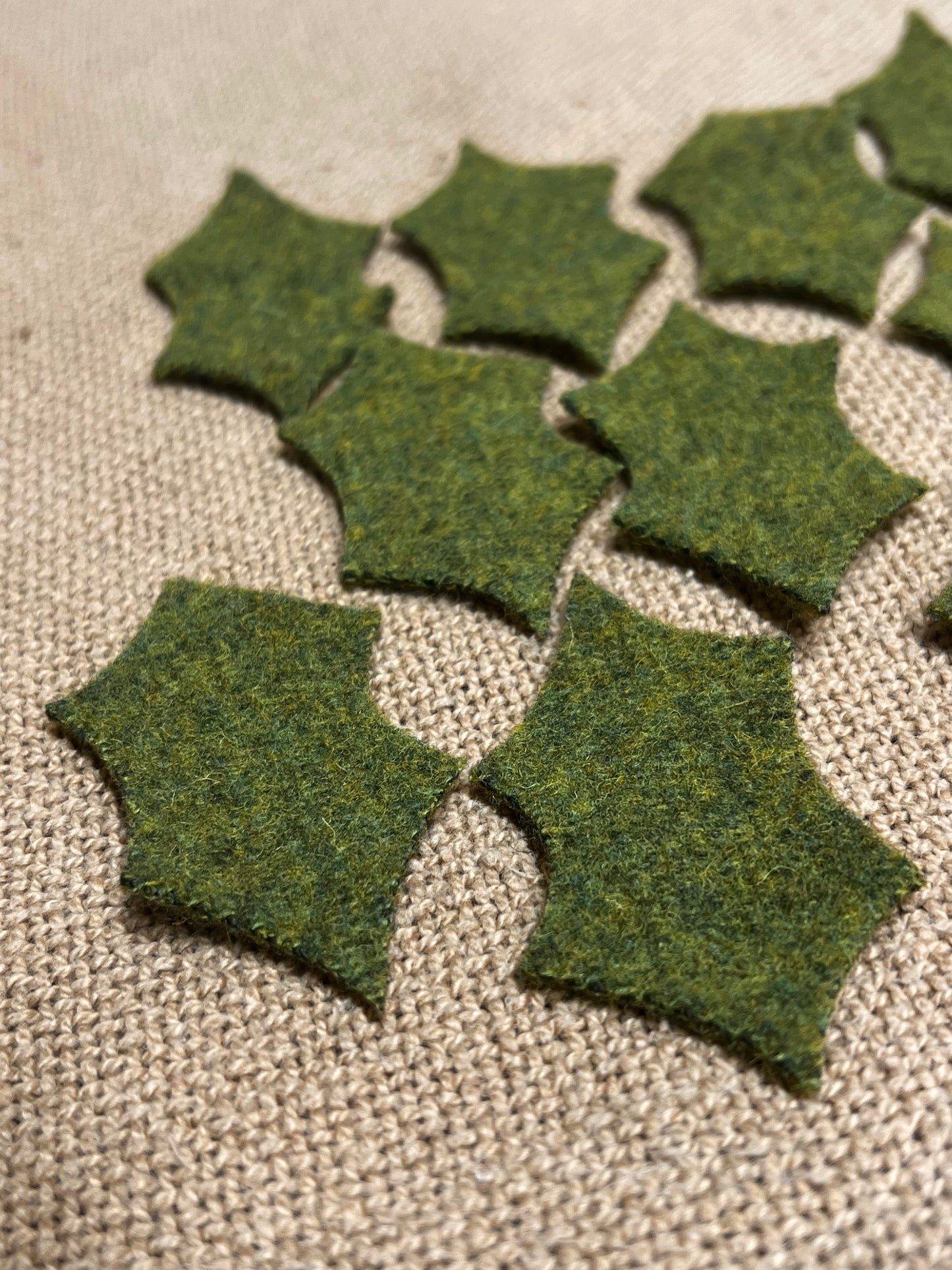 WOOL HOLLY LEAF, Large, 3"x 1.5"