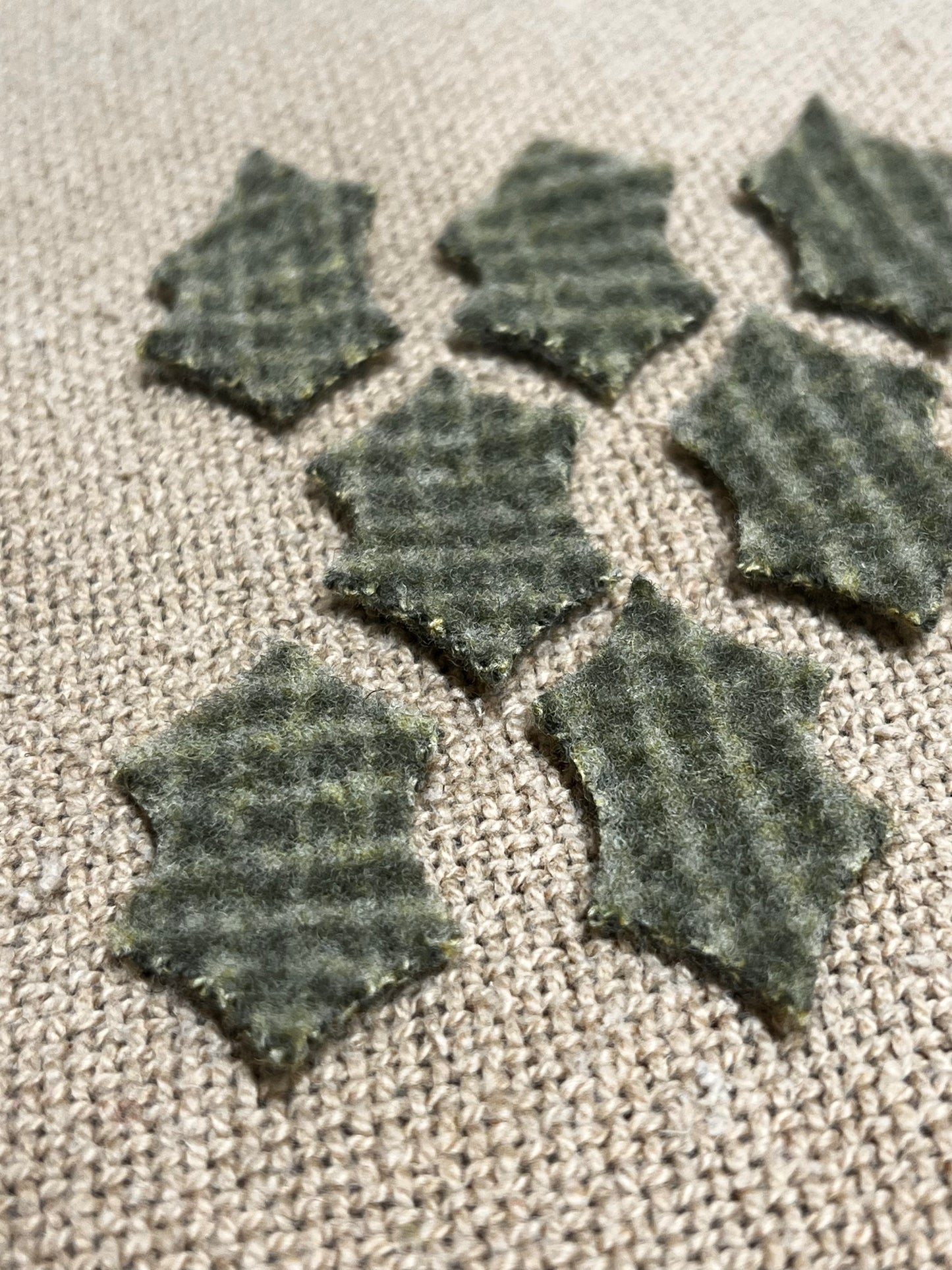 WOOL HOLLY LEAF, Small, 2"x 1"