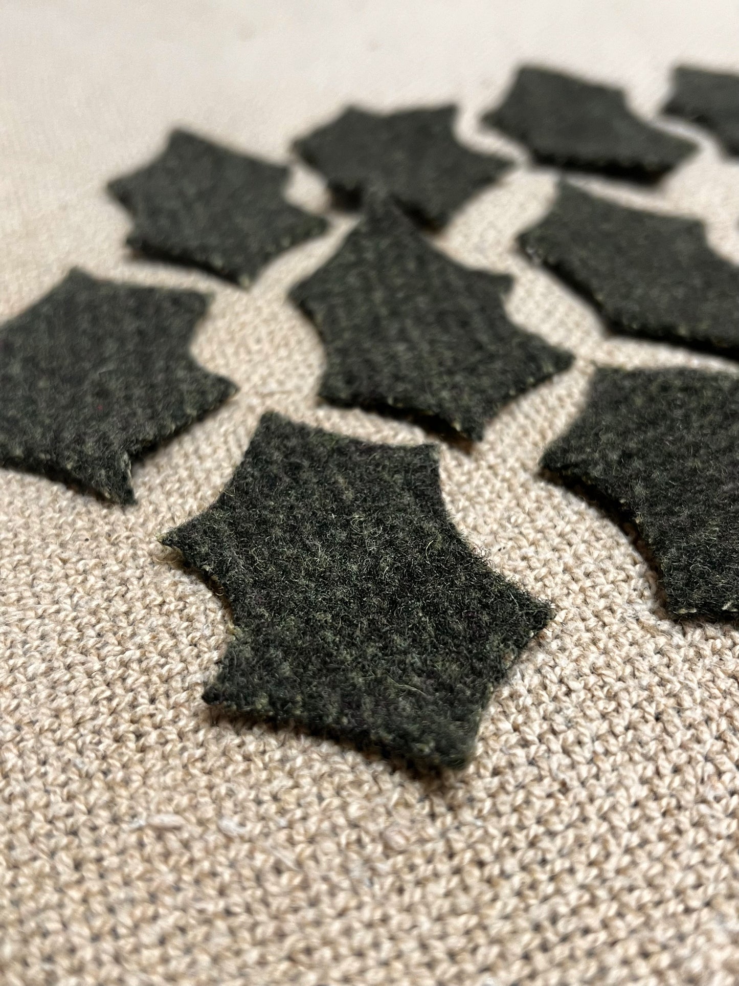 WOOL HOLLY LEAF, Large, 3"x 1.5"