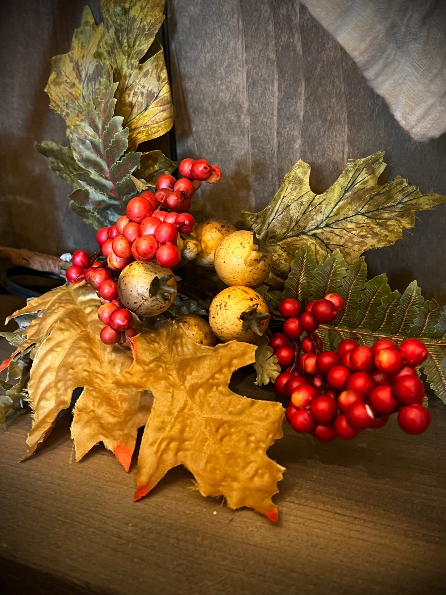 Pick, 15”, OAK LEAVES & BERRIES
