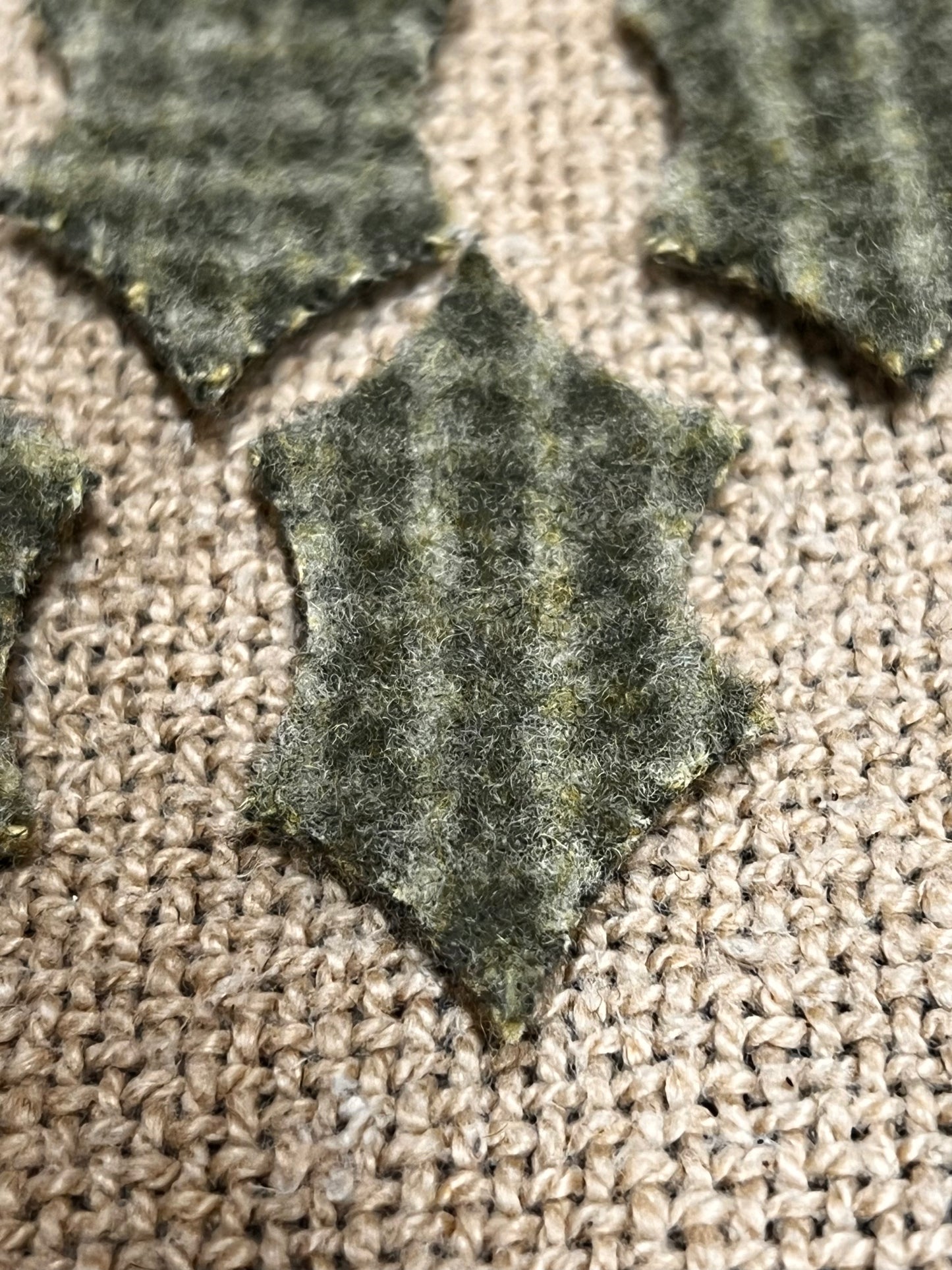 WOOL HOLLY LEAF, Small, 2"x 1"