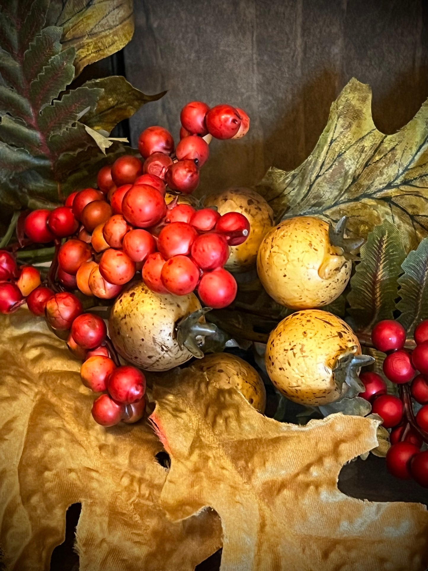Pick, 15”, OAK LEAVES & BERRIES