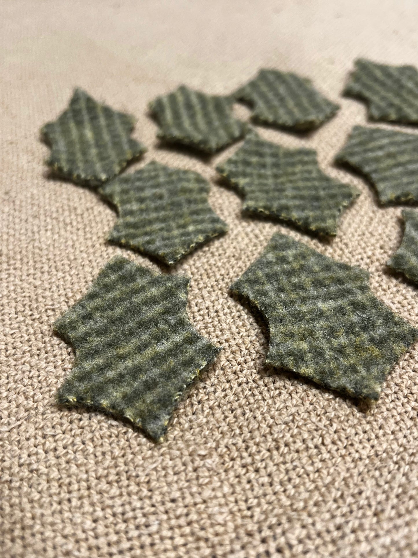 WOOL HOLLY LEAF, Large, 3"x 1.5"