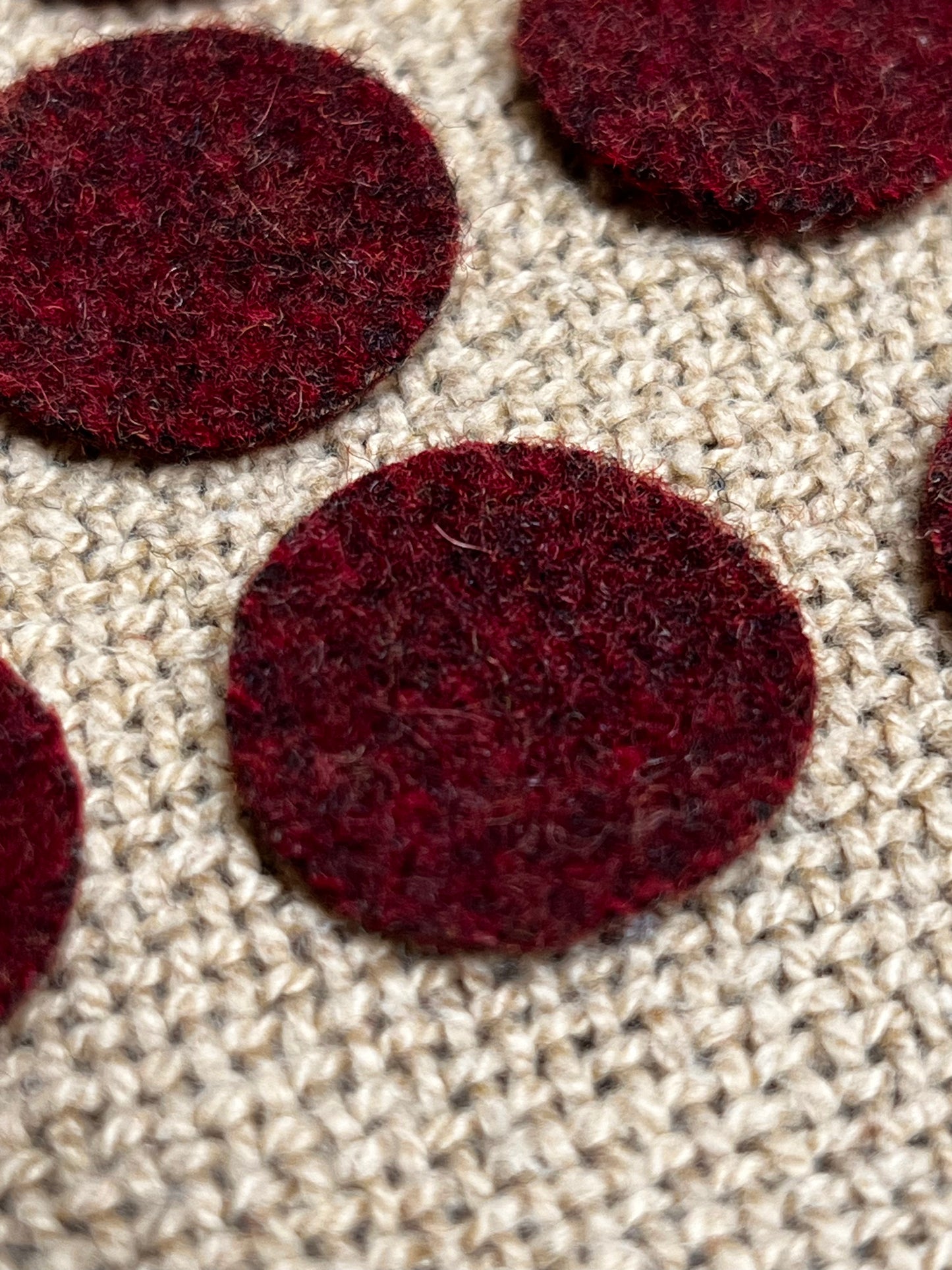 WOOL BERRY, 1" Circle