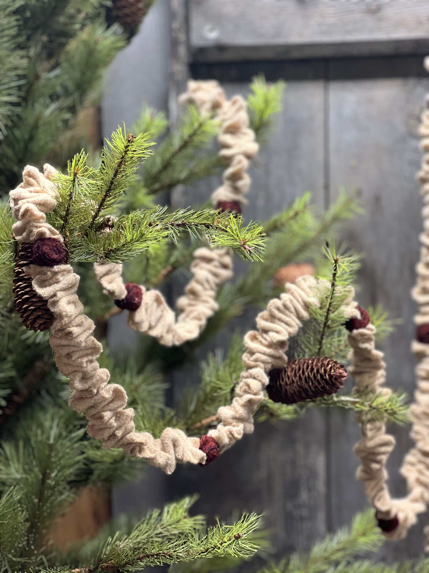 Class, Saturday, 11/23, Dimensional Wool, POPCORN & CRANBERRY GARLAND