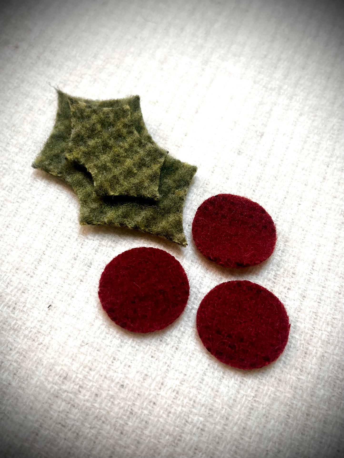 WOOL BERRY, 1" Circle