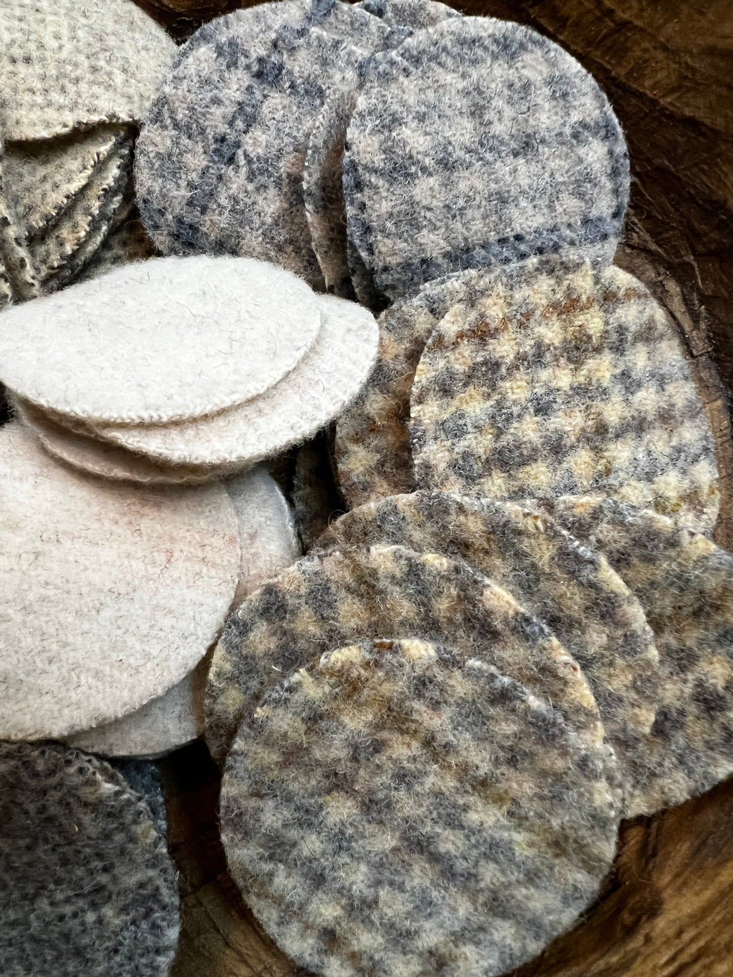 WOOL PENNY CIRCLES, 2”, Assorted Colors