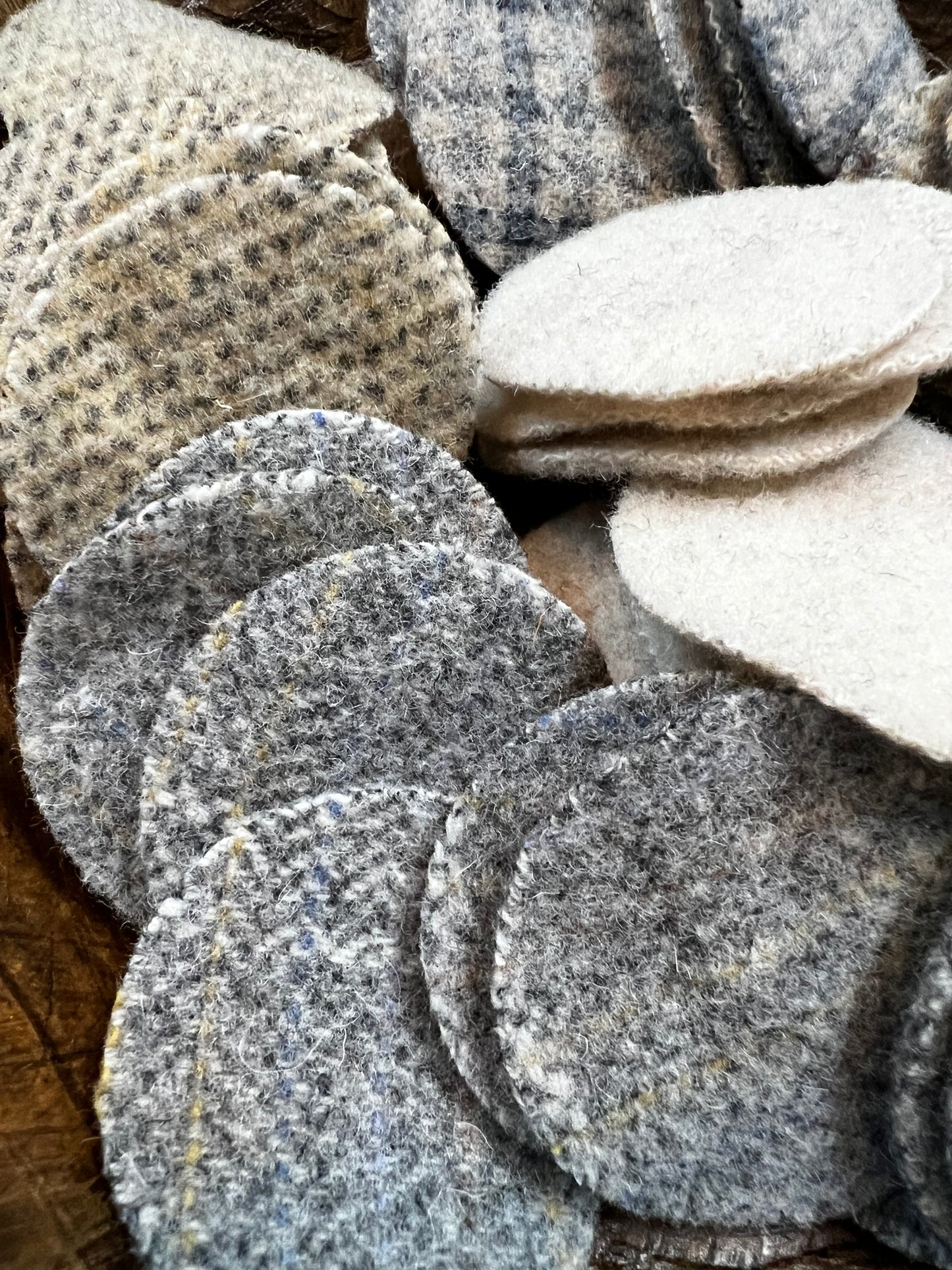 WOOL PENNY CIRCLES, 2”, Assorted Colors