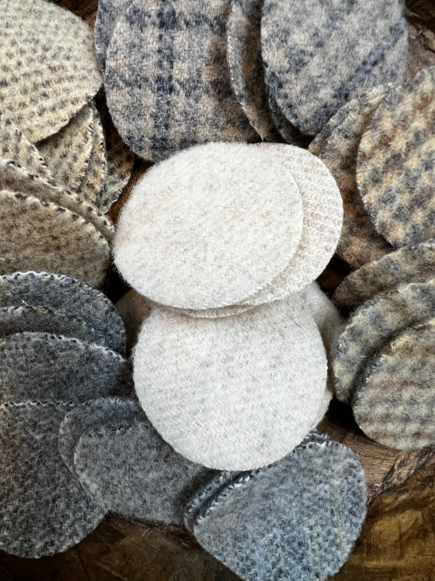 WOOL PENNY CIRCLES, 2”, Assorted Colors