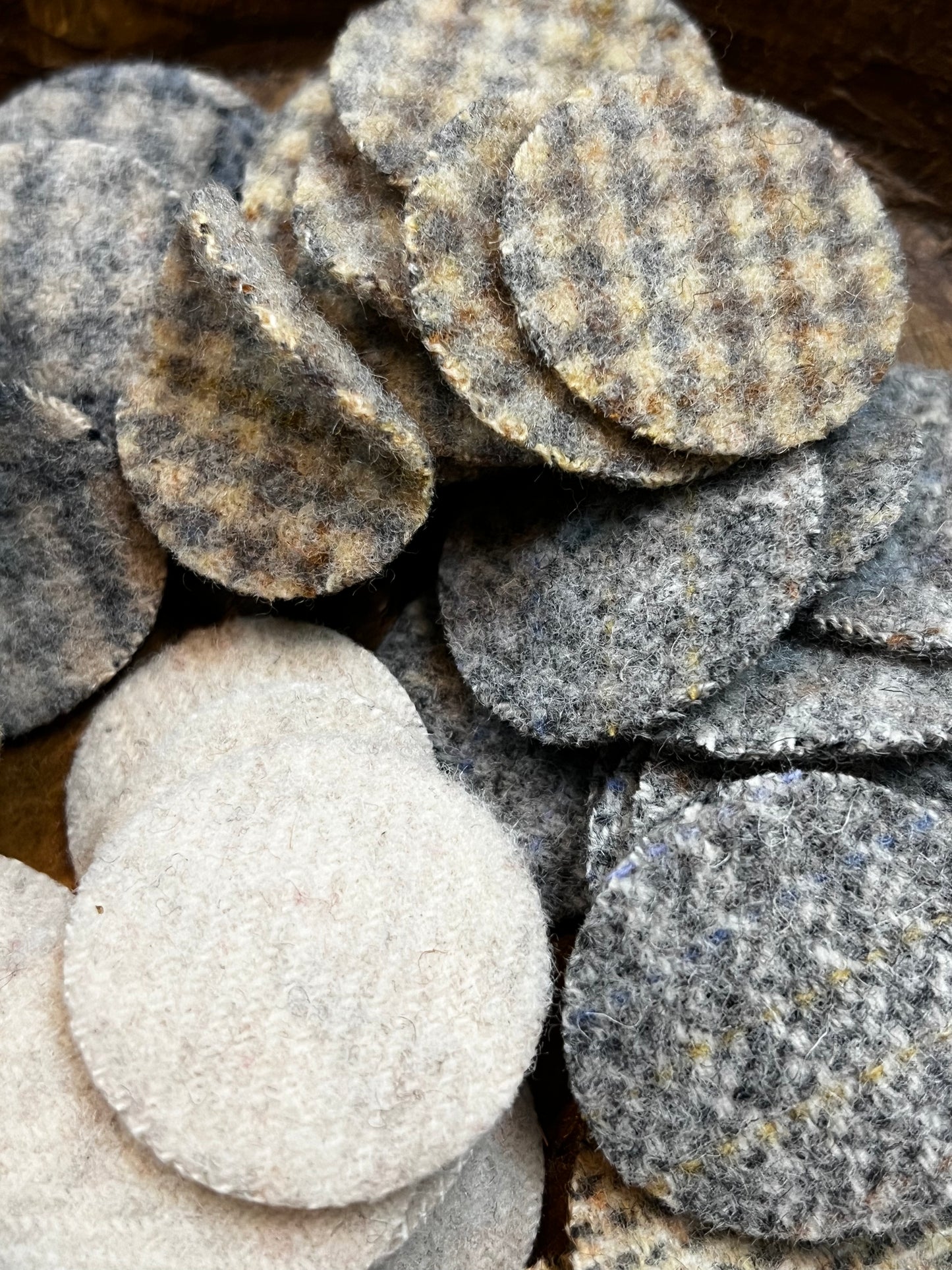 WOOL PENNY CIRCLES, 1.5”, Assorted Colors