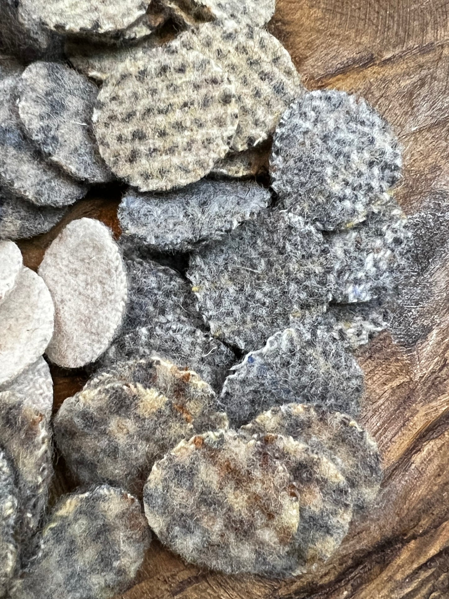 WOOL PENNY CIRCLES, 1”, Assorted Colors