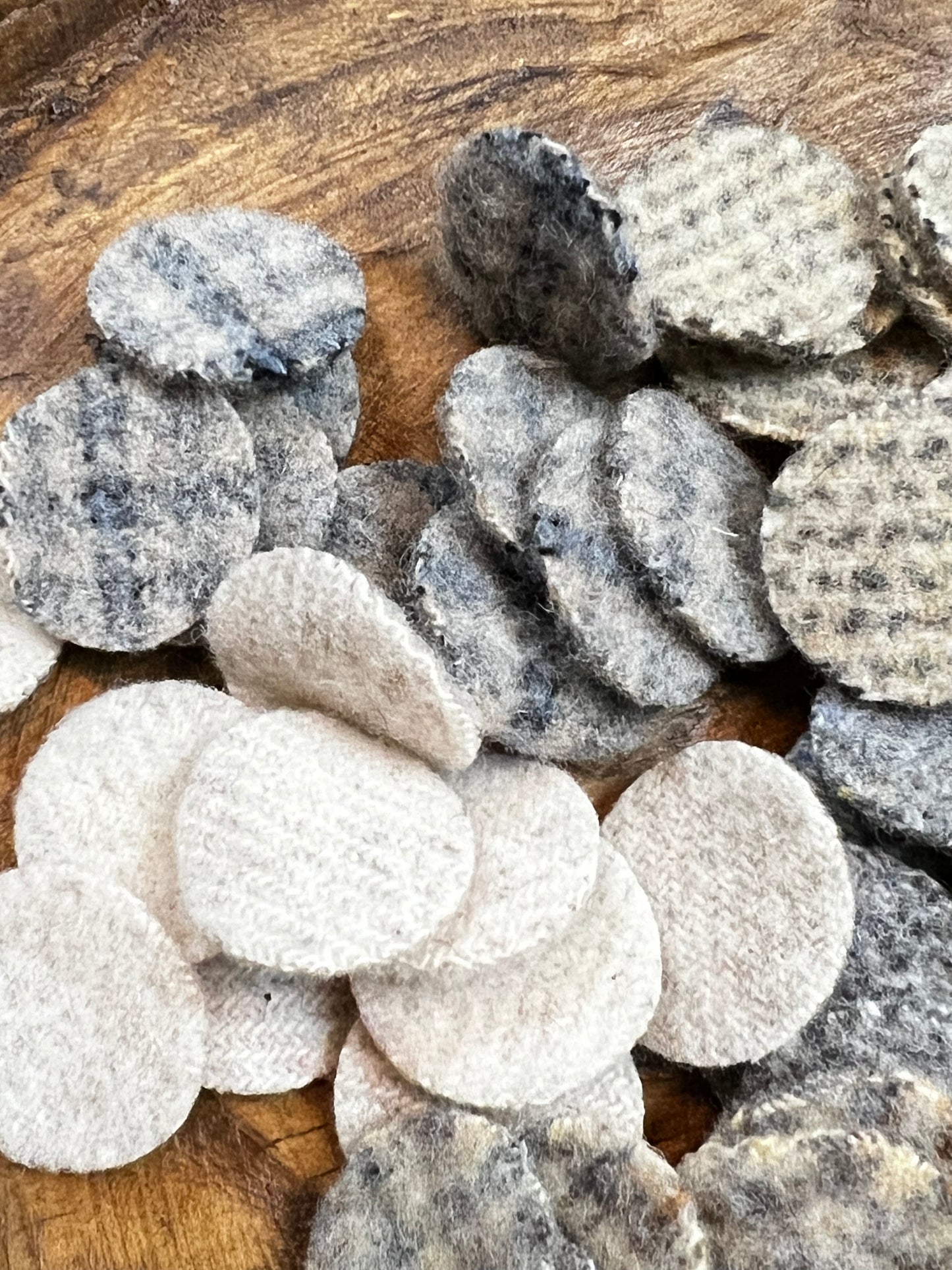 WOOL PENNY CIRCLES, 1”, Assorted Colors