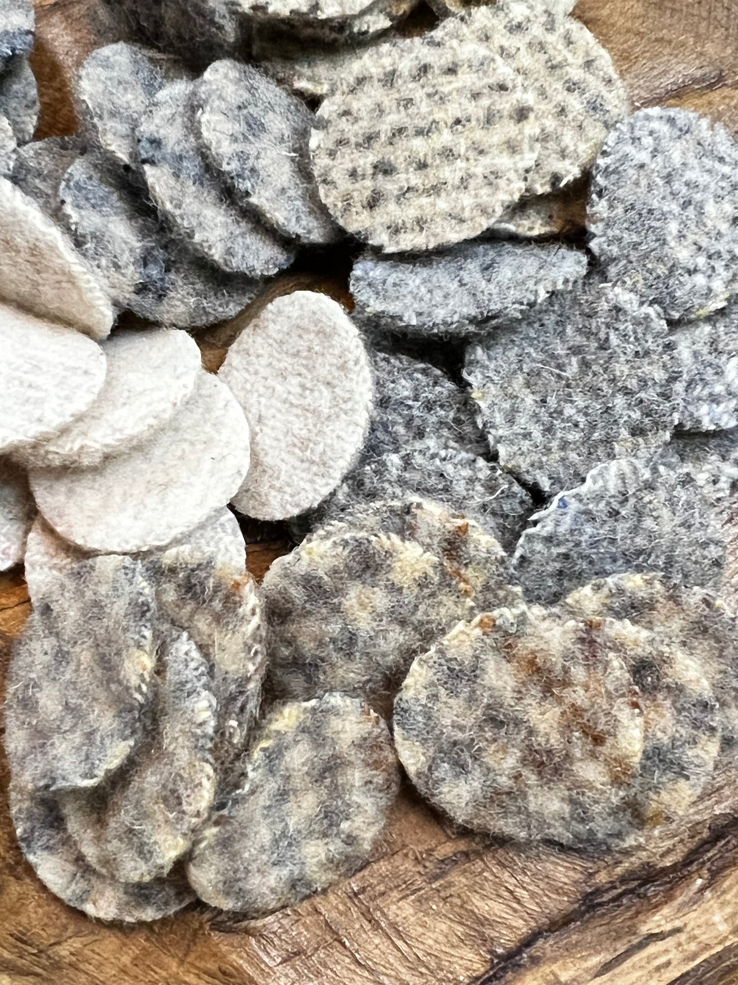 WOOL PENNY CIRCLES, 1”, Assorted Colors