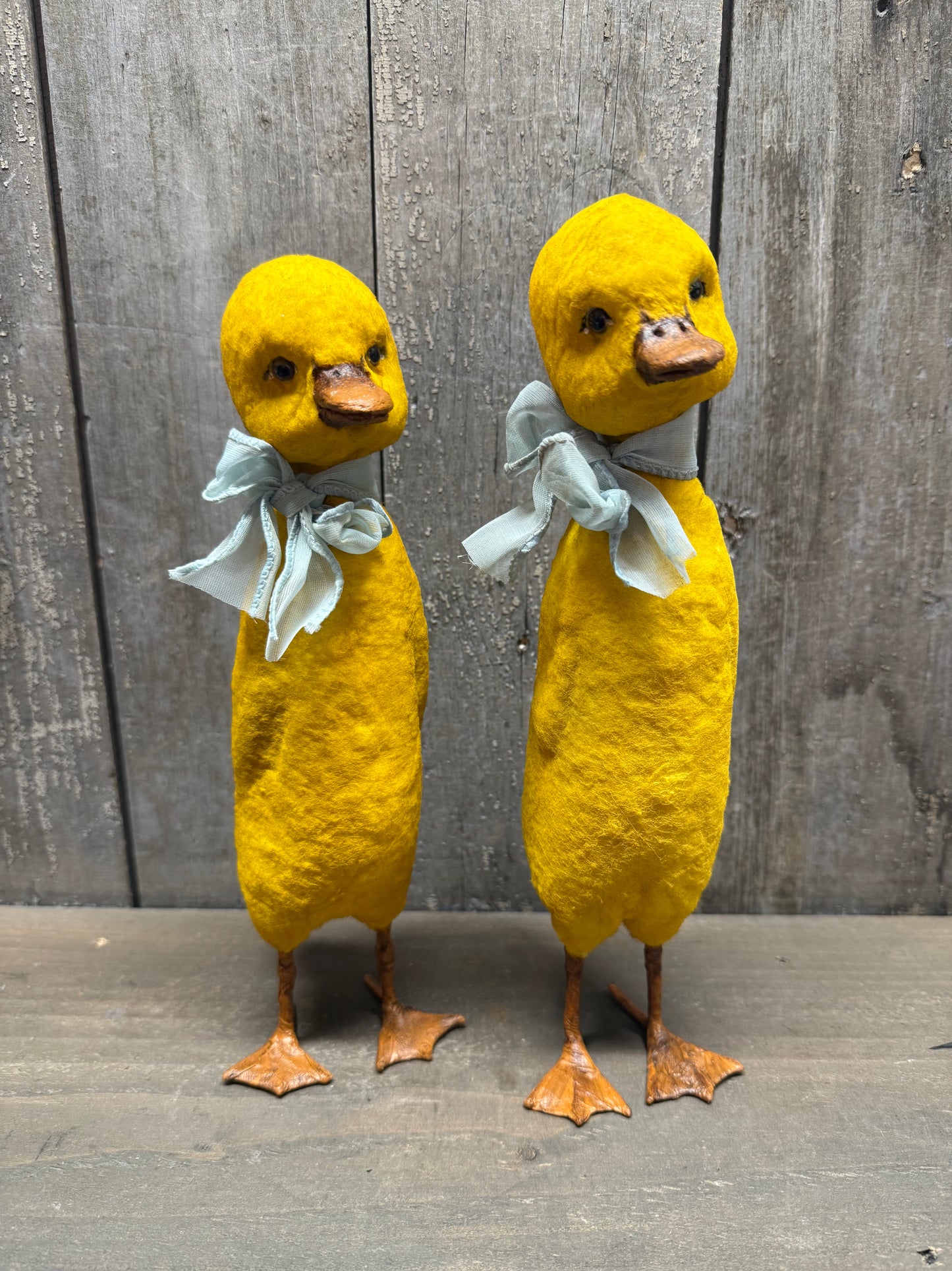 STANDING DUCKLING