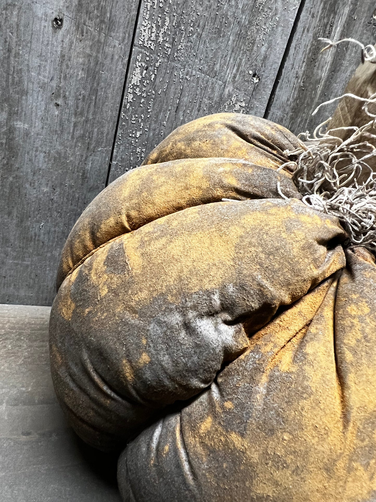 Jumbo Pumpkin, 10", GRUNGY W/ MOSS