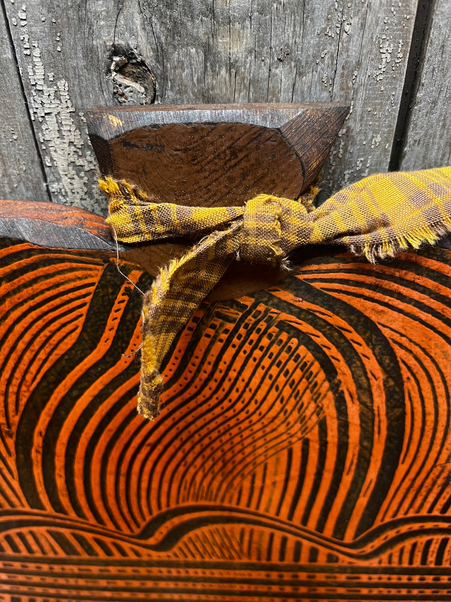 Pumpkin Sitter, 11"x 15", Wax Combed, WAVY LINES