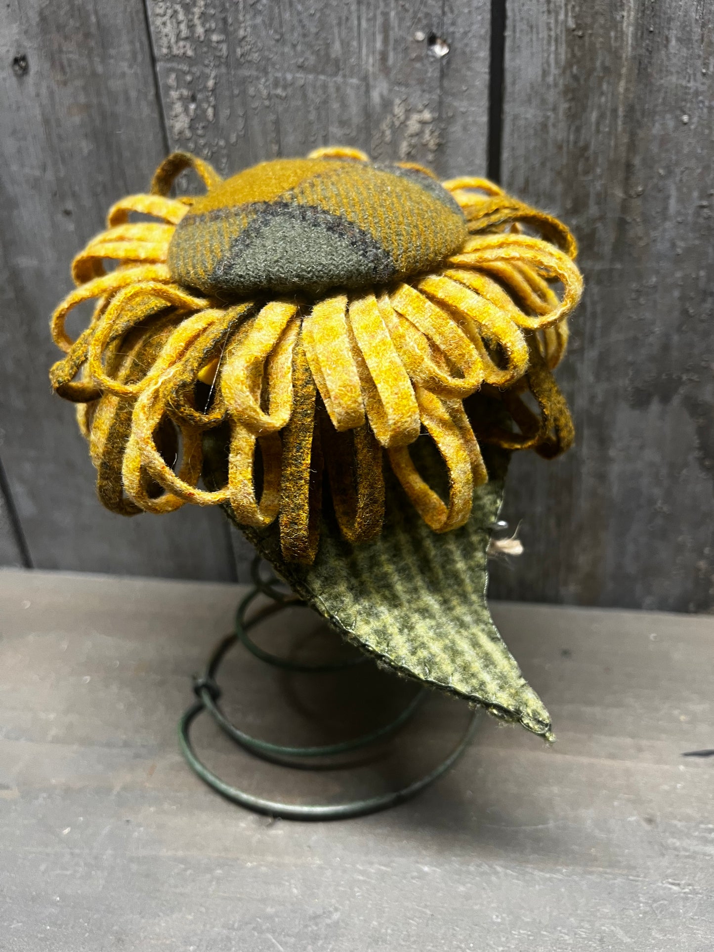 Wool Sunflower, 6" BEDSPRING