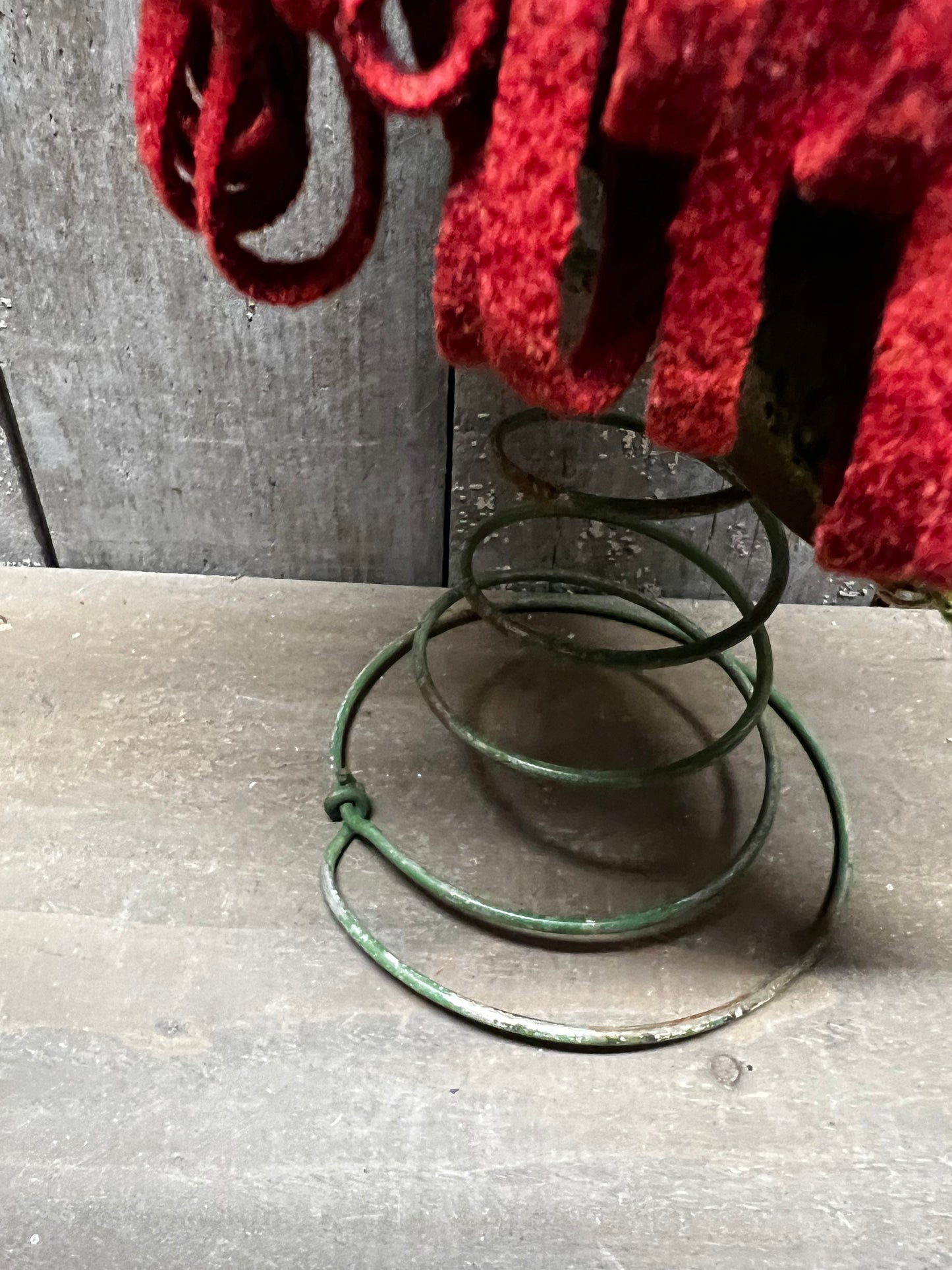 Wool Sunflower, 6" BEDSPRING