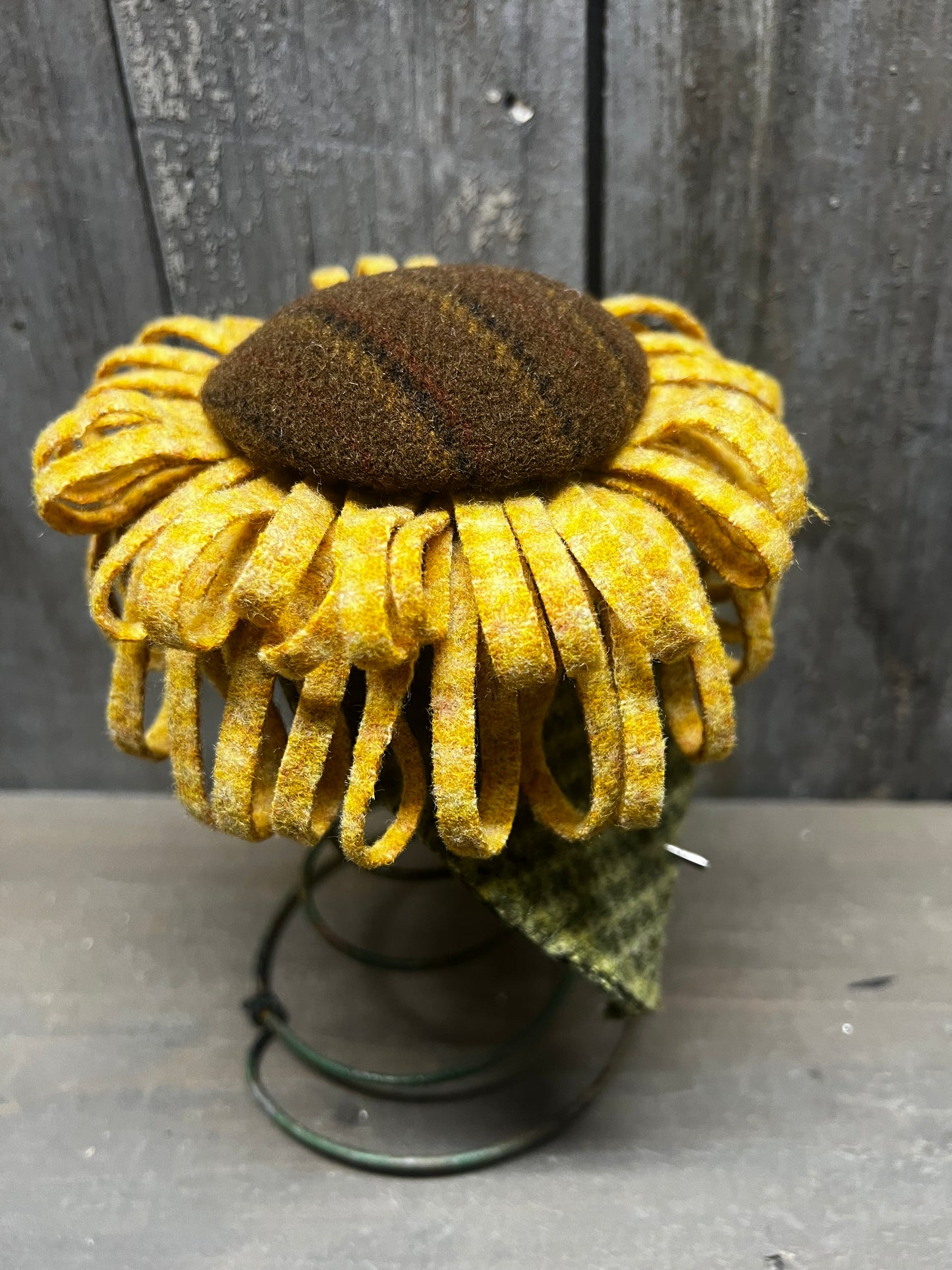 Wool Sunflower, 6" BEDSPRING