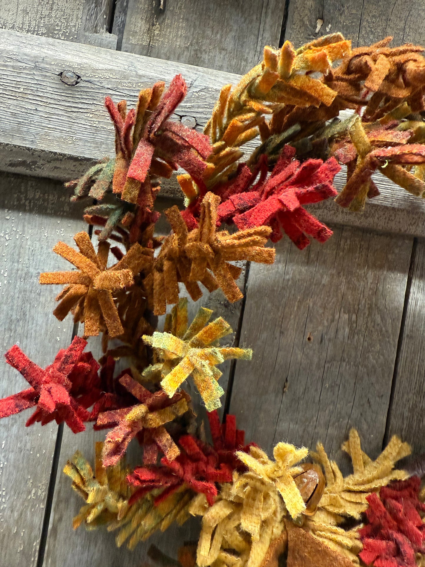 Wreath, Wool, 14", FALL SPLENDOR