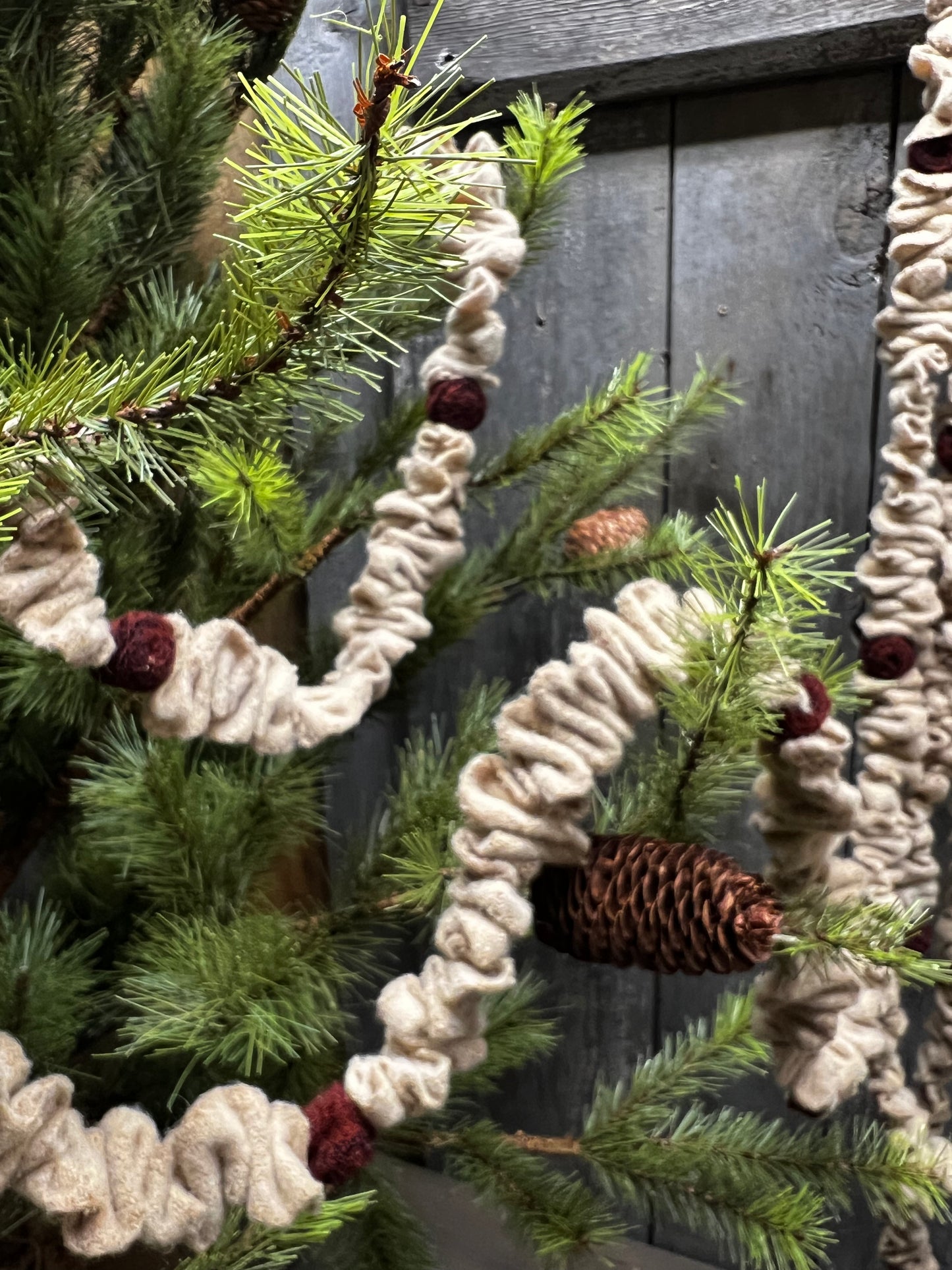 Class, Saturday, 11/23, Dimensional Wool, POPCORN & CRANBERRY GARLAND