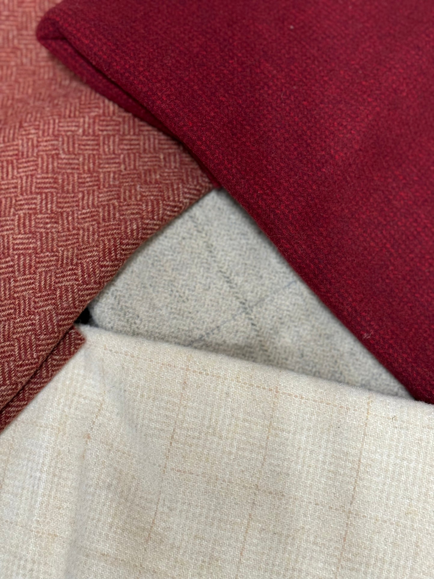 Wool Bundle, Unwashed, CANDY CANE