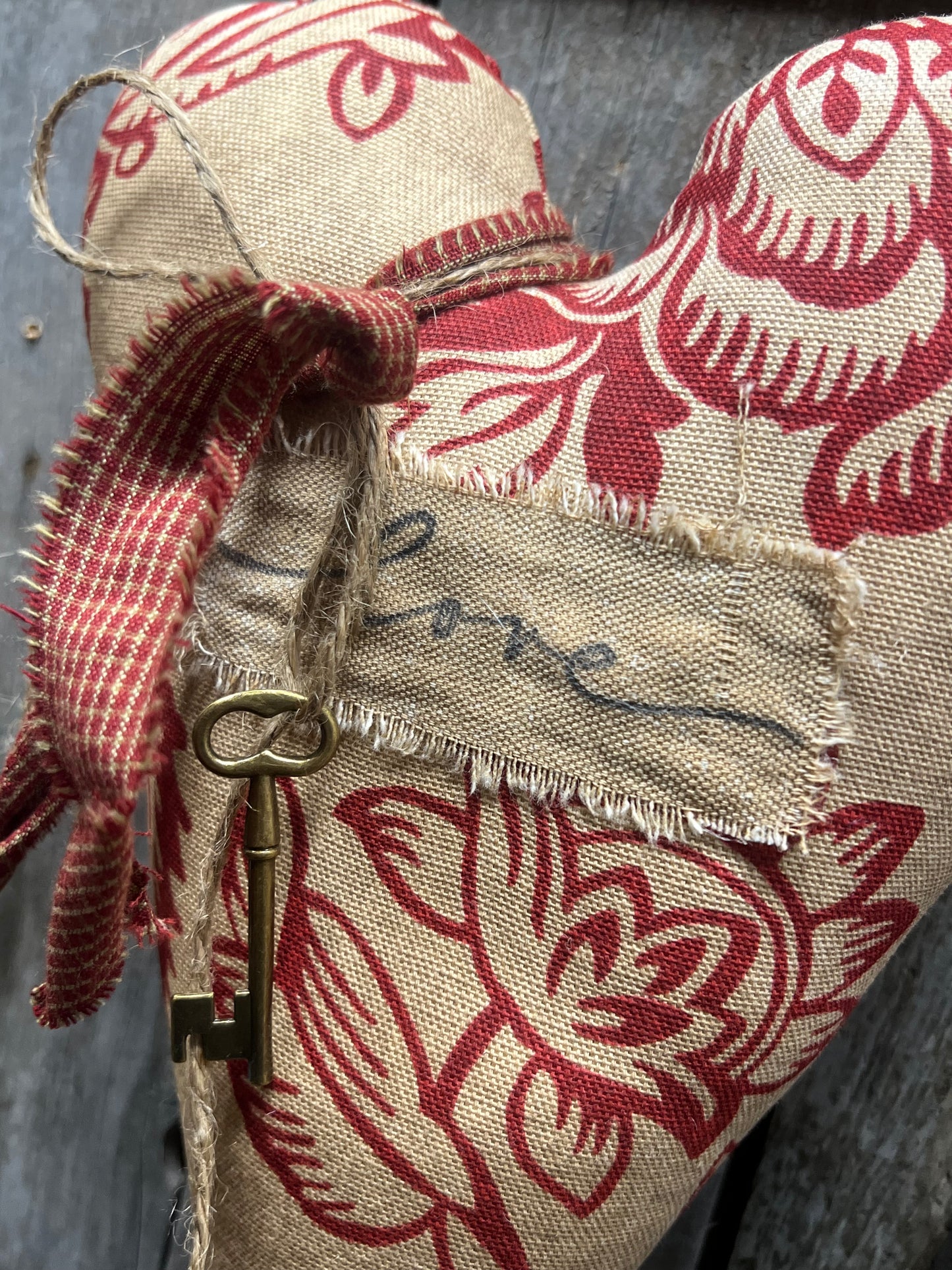 Hanging Heart w/ Key, 15", FLORAL