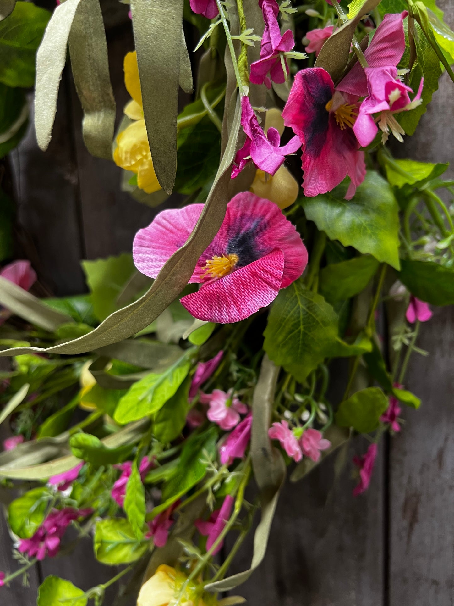 Wreath, 22", PINK PANSIES/YELLOW FLOWERS