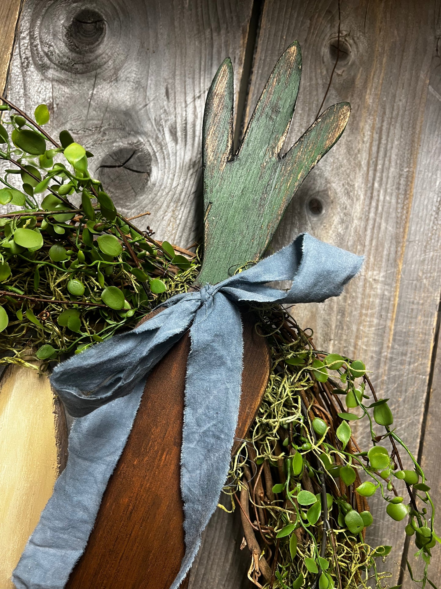 Wreath, 20", RABBIT & CARROT, BLACK or TAN