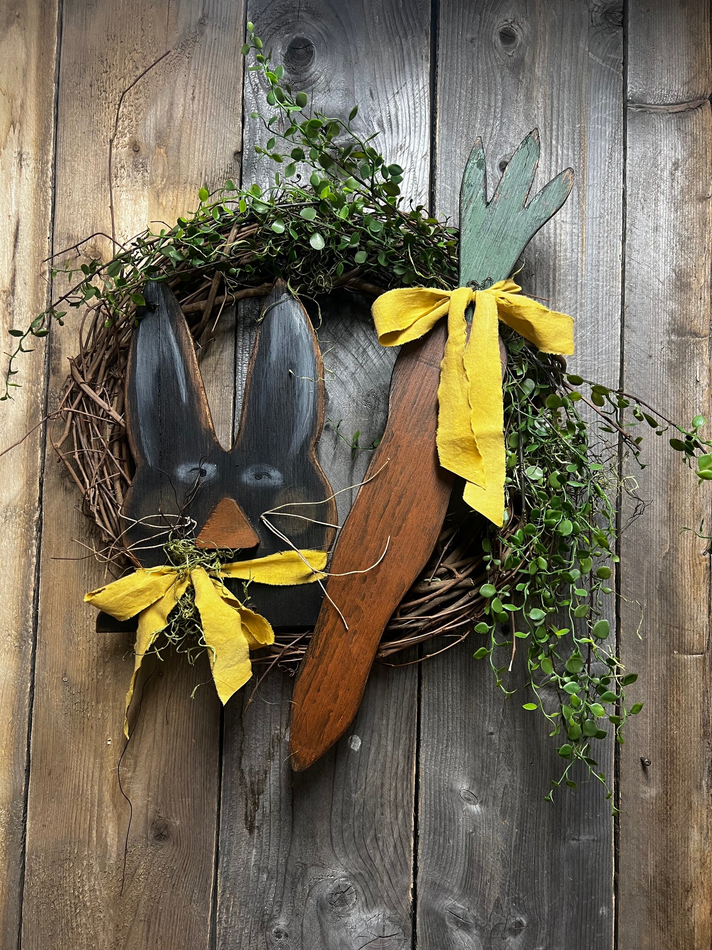 Wreath, 20", RABBIT & CARROT, BLACK or TAN
