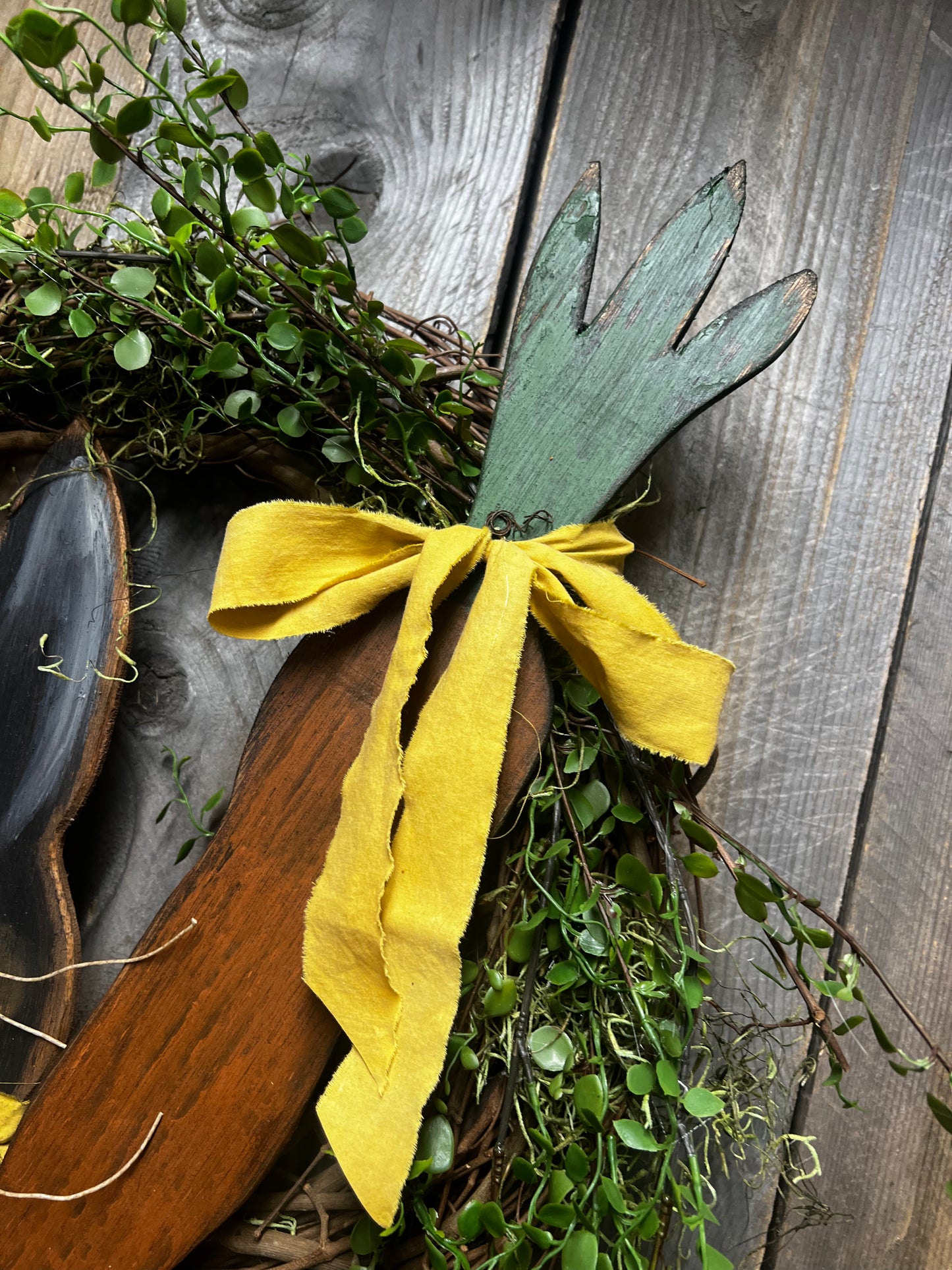 Wreath, 20", RABBIT & CARROT, BLACK or TAN
