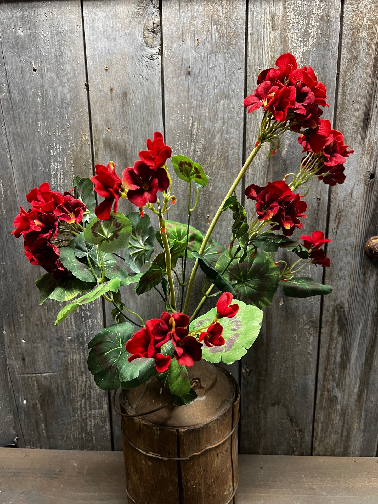 Bush, Geranium, 20", RED