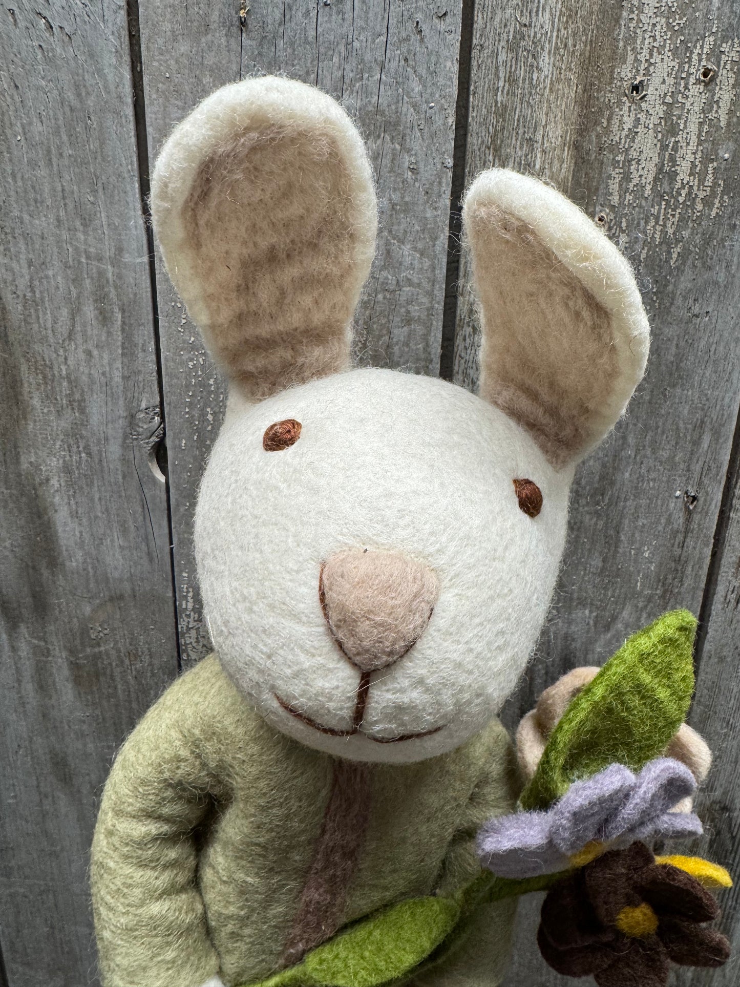 Bunny, X-Large, Felted, WHITE W/ TIE & DAISIES