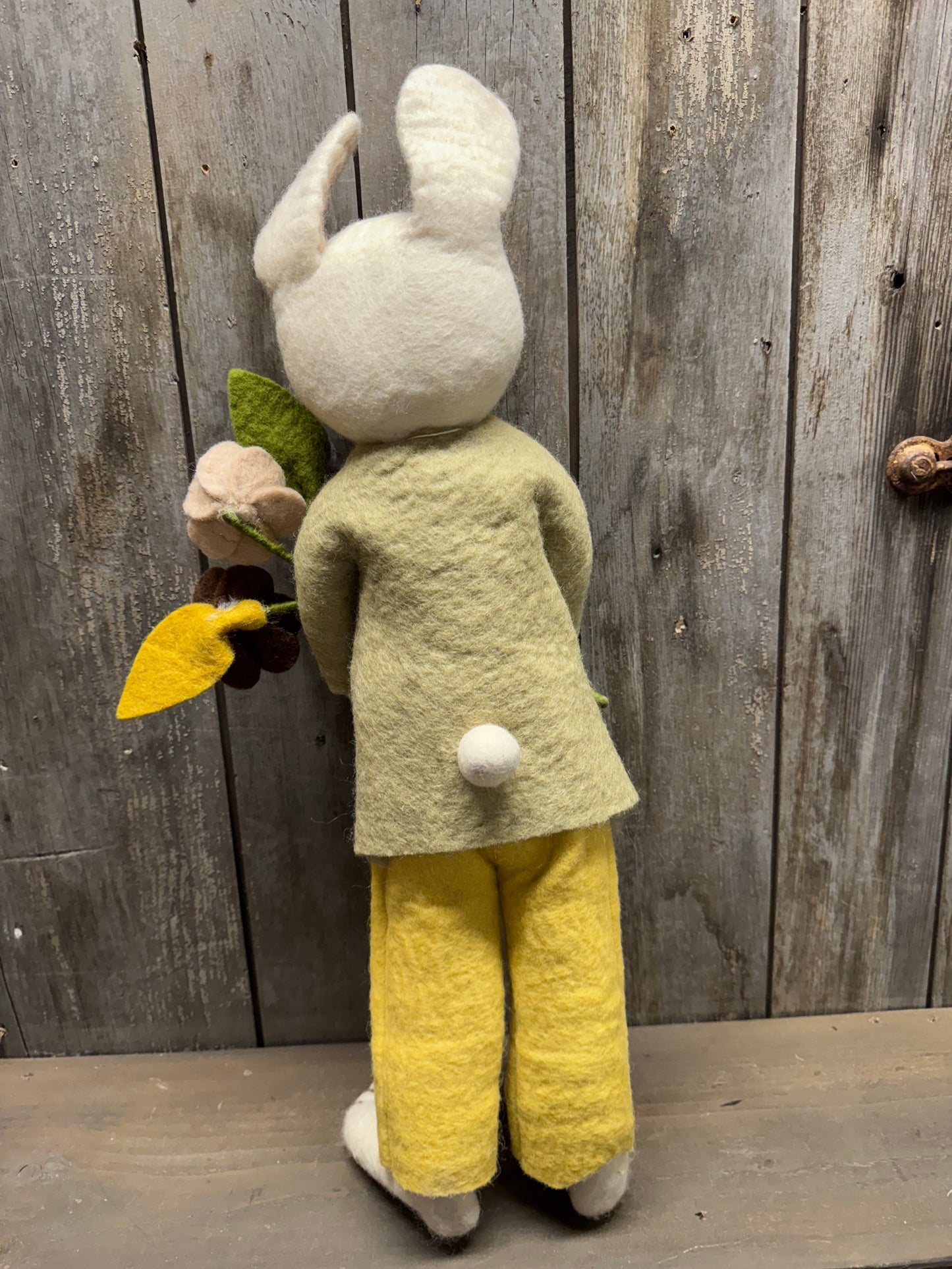 Bunny, X-Large, Felted, WHITE W/ TIE & DAISIES