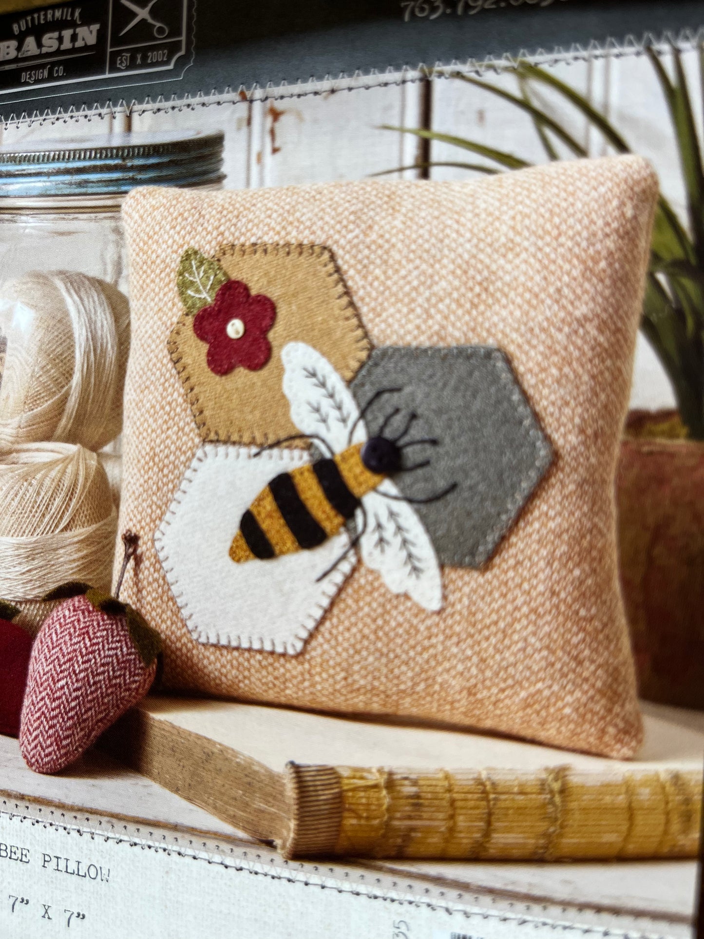 Pattern, HEXI BEE PILLOW