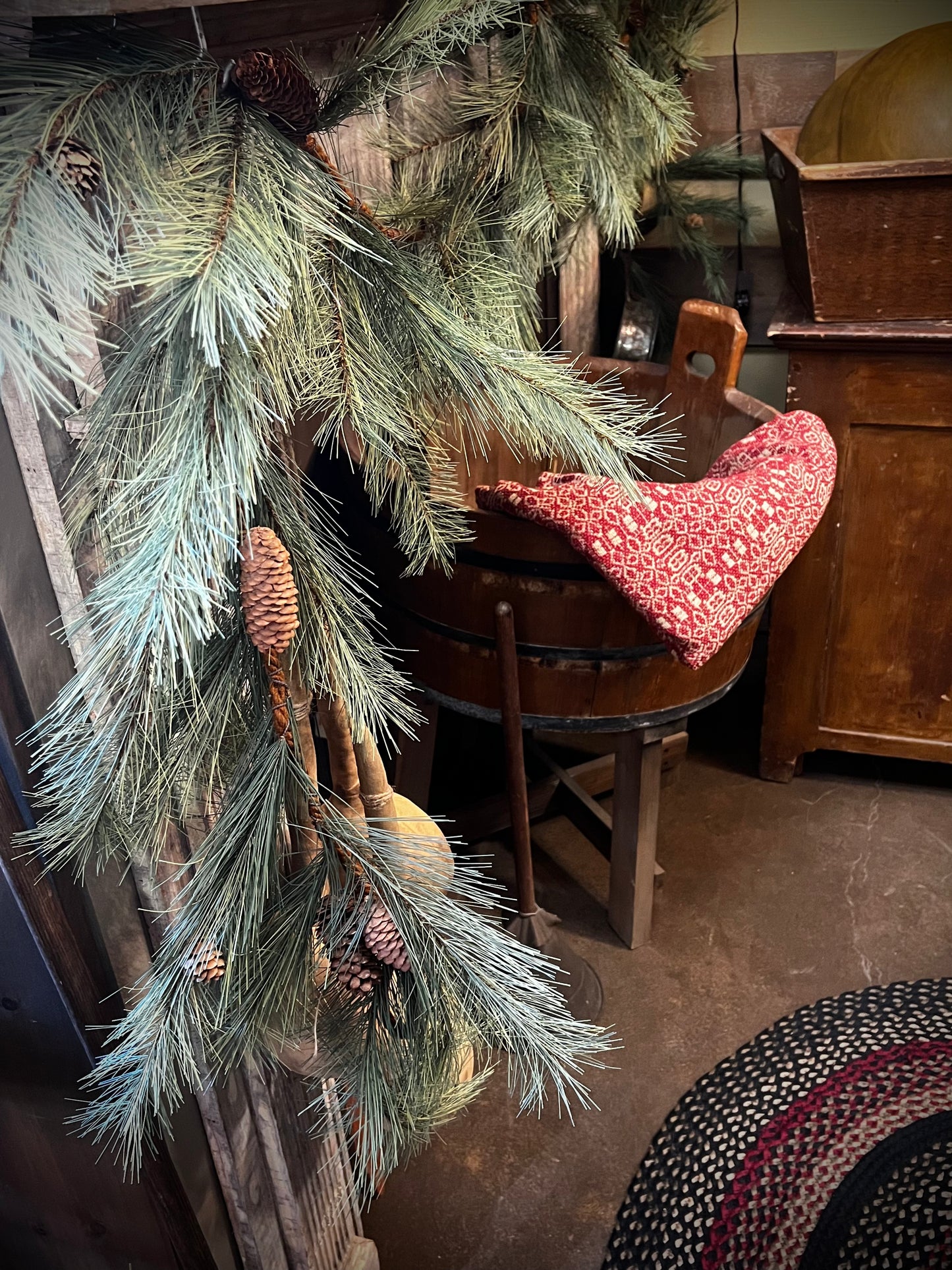 Garland, 9', SOFT PINE ROPE