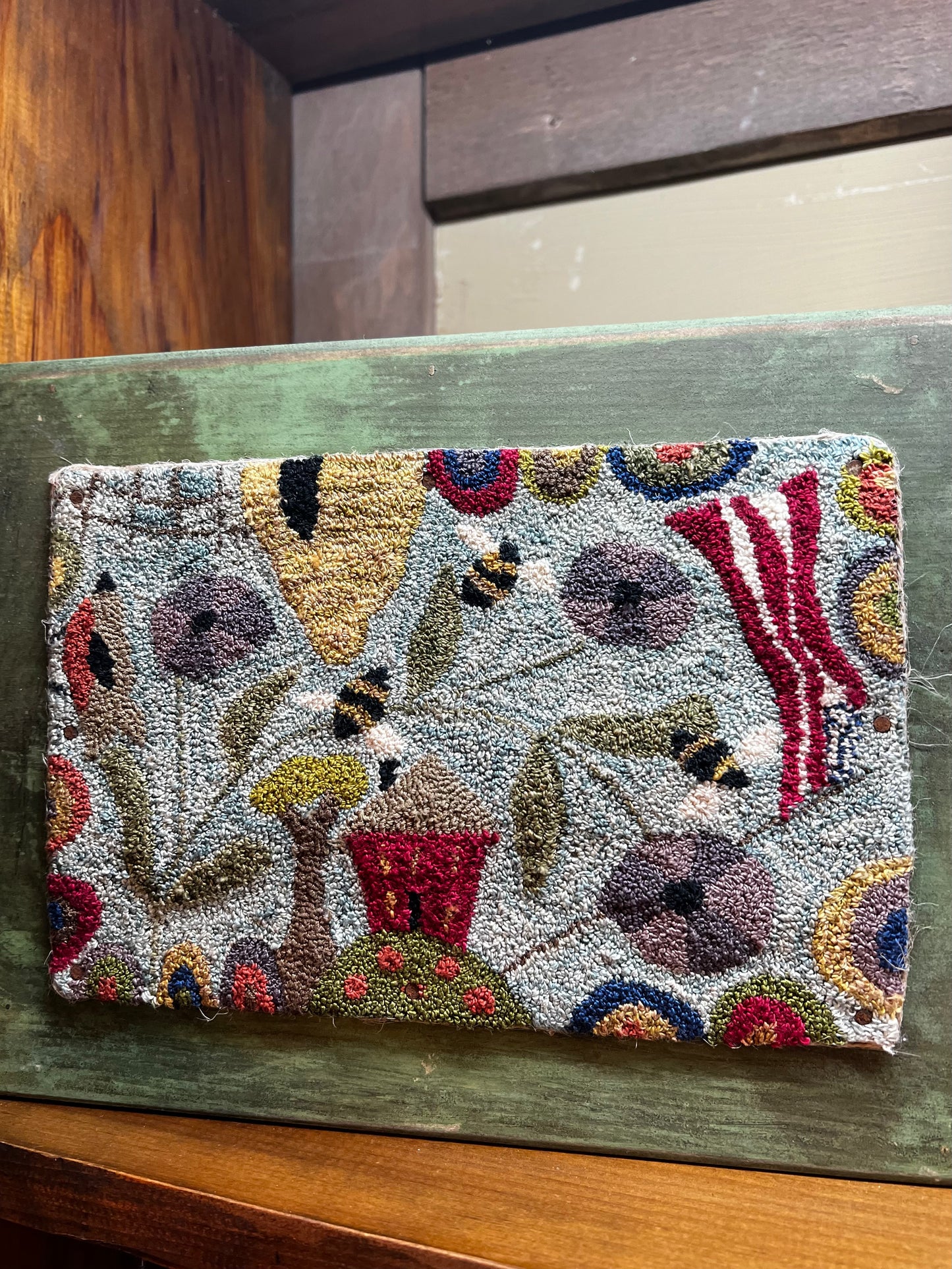 Pattern, BEE GRATEFUL